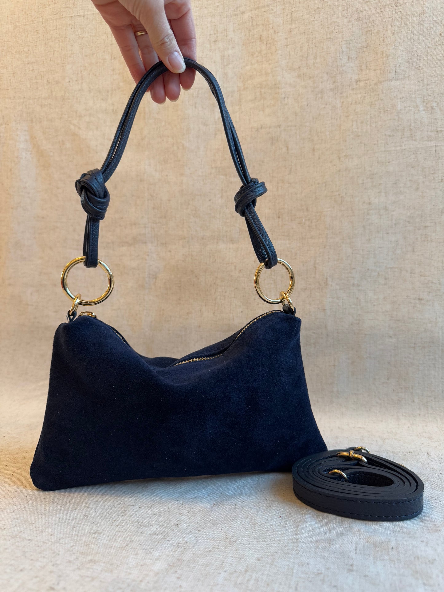 Borsa a spalla Agata camoscio - misura piccola, con tracolla lunga