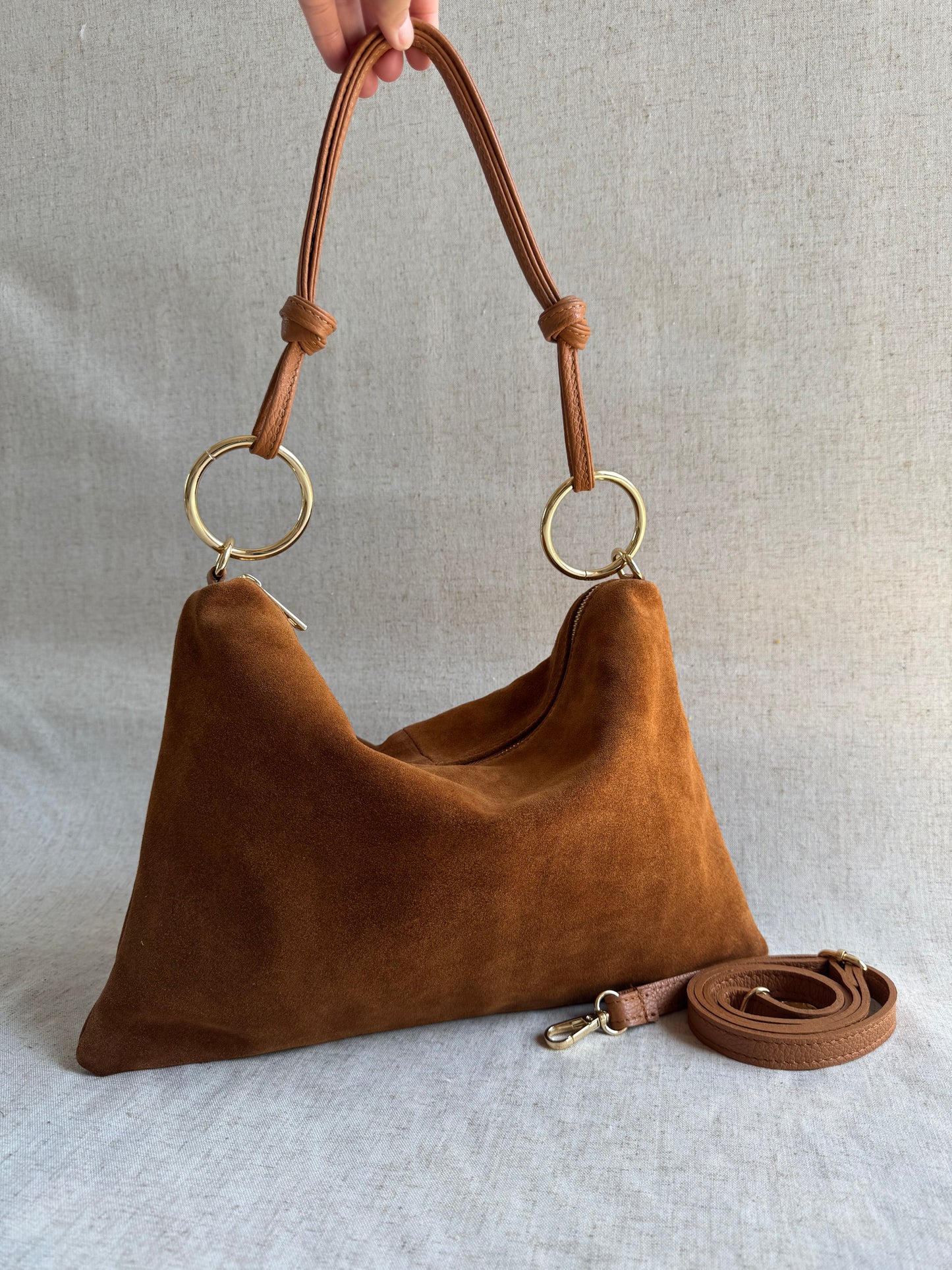 Borsa a spalla Agata camoscio - misura grande, con tracolla lunga