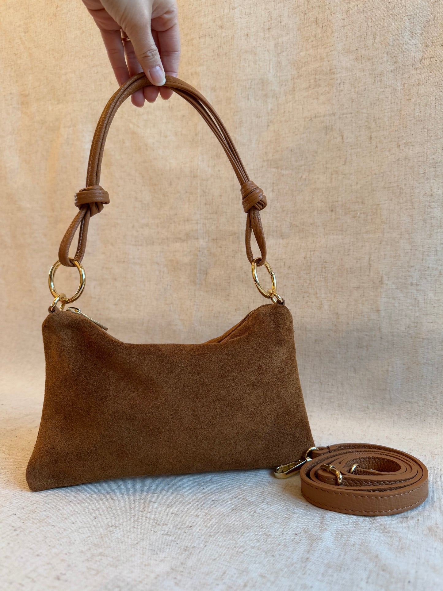 Borsa a spalla Agata camoscio - misura piccola, con tracolla lunga