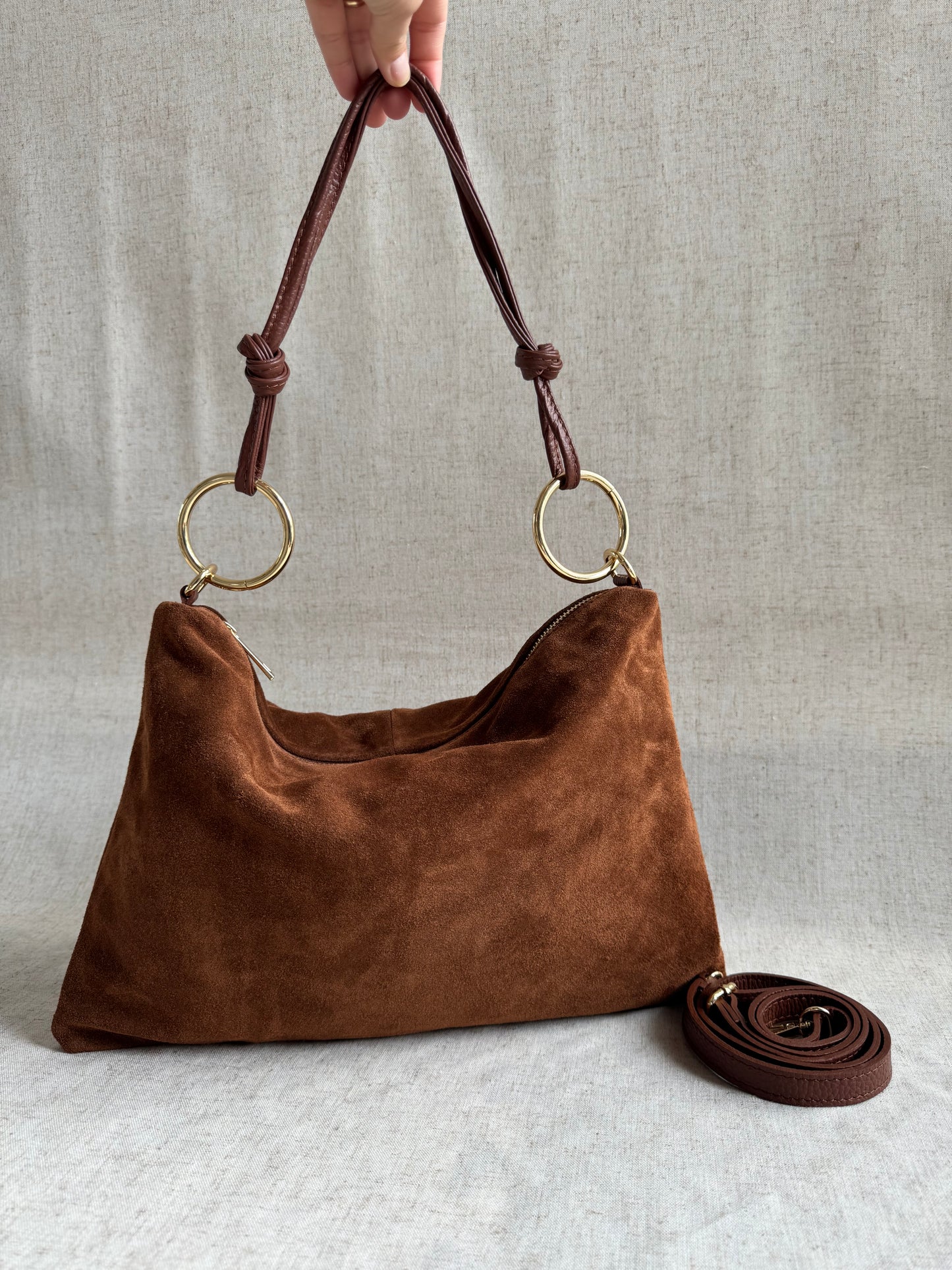 Borsa a spalla Agata camoscio - misura grande, con tracolla lunga