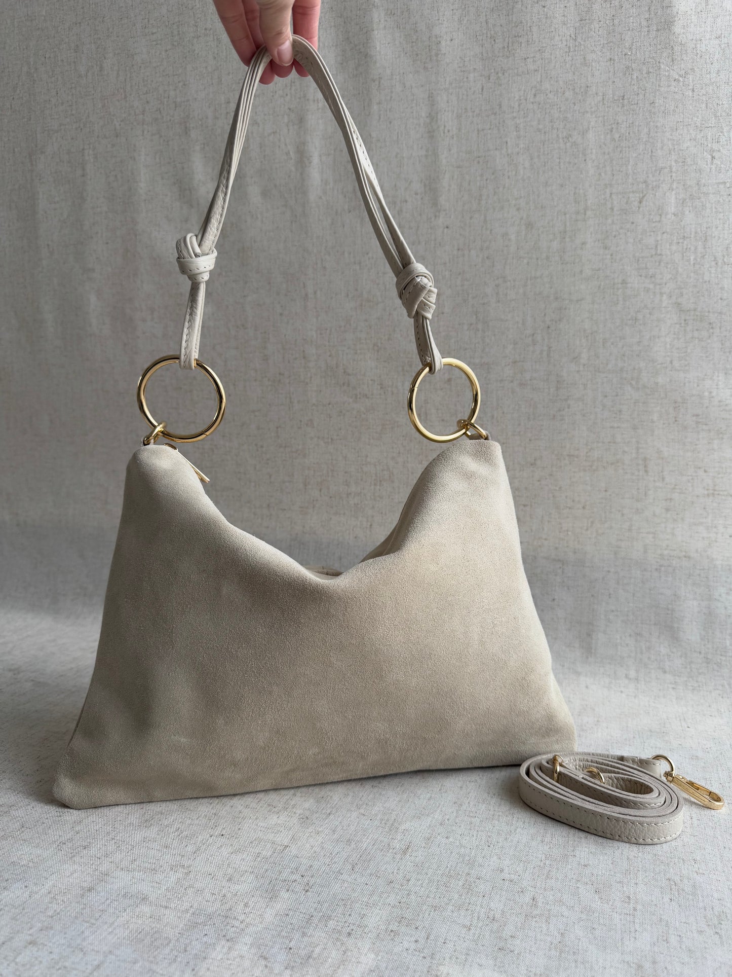 Borsa a spalla Agata camoscio - misura grande, con tracolla lunga
