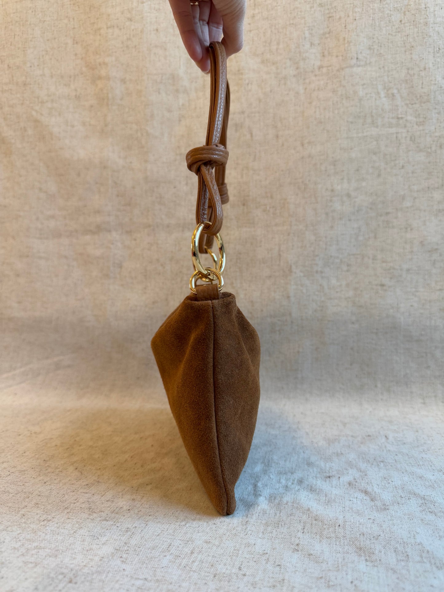 Borsa a spalla Agata camoscio - misura piccola, con tracolla lunga