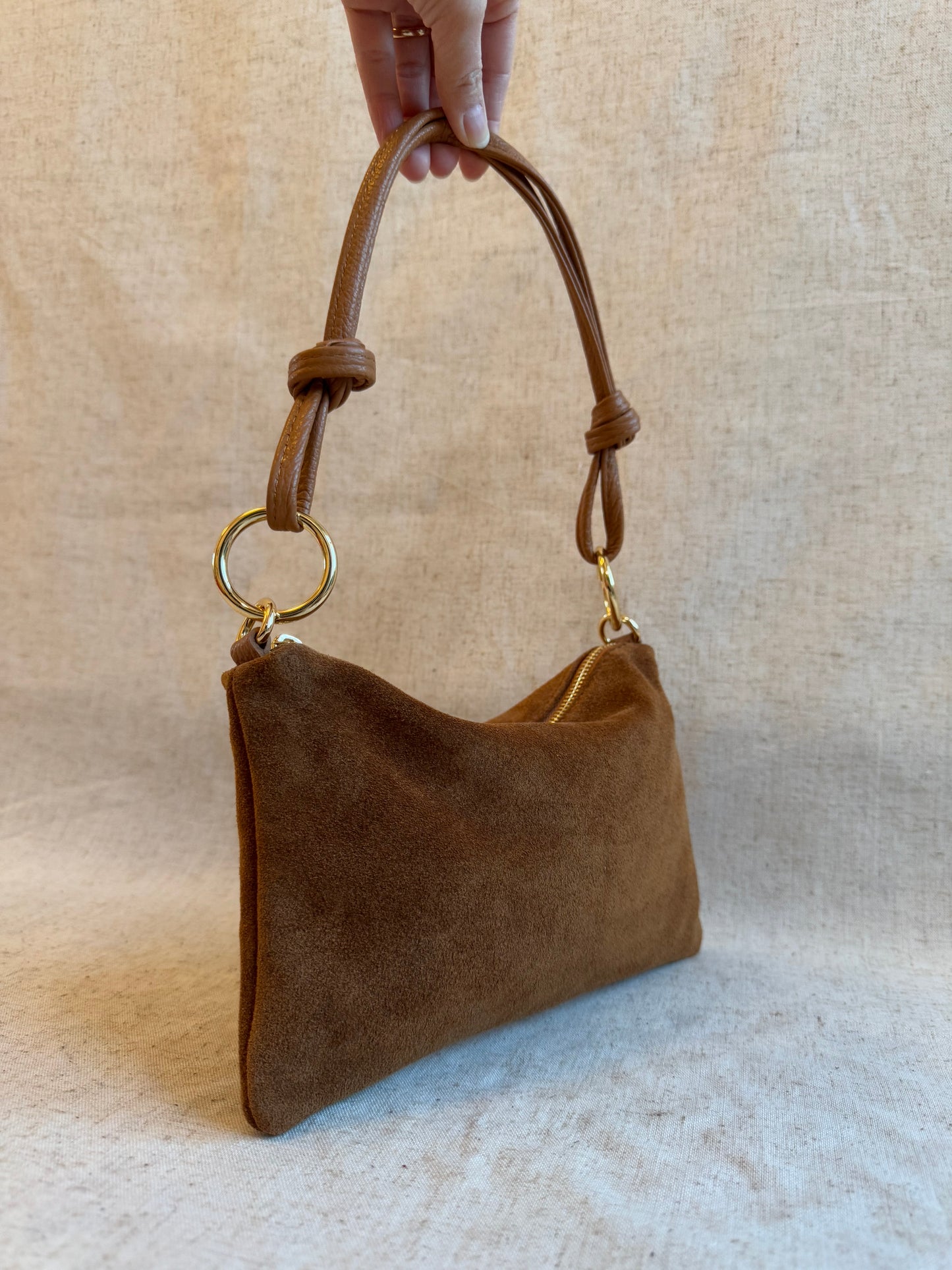 Borsa a spalla Agata camoscio - misura piccola, con tracolla lunga