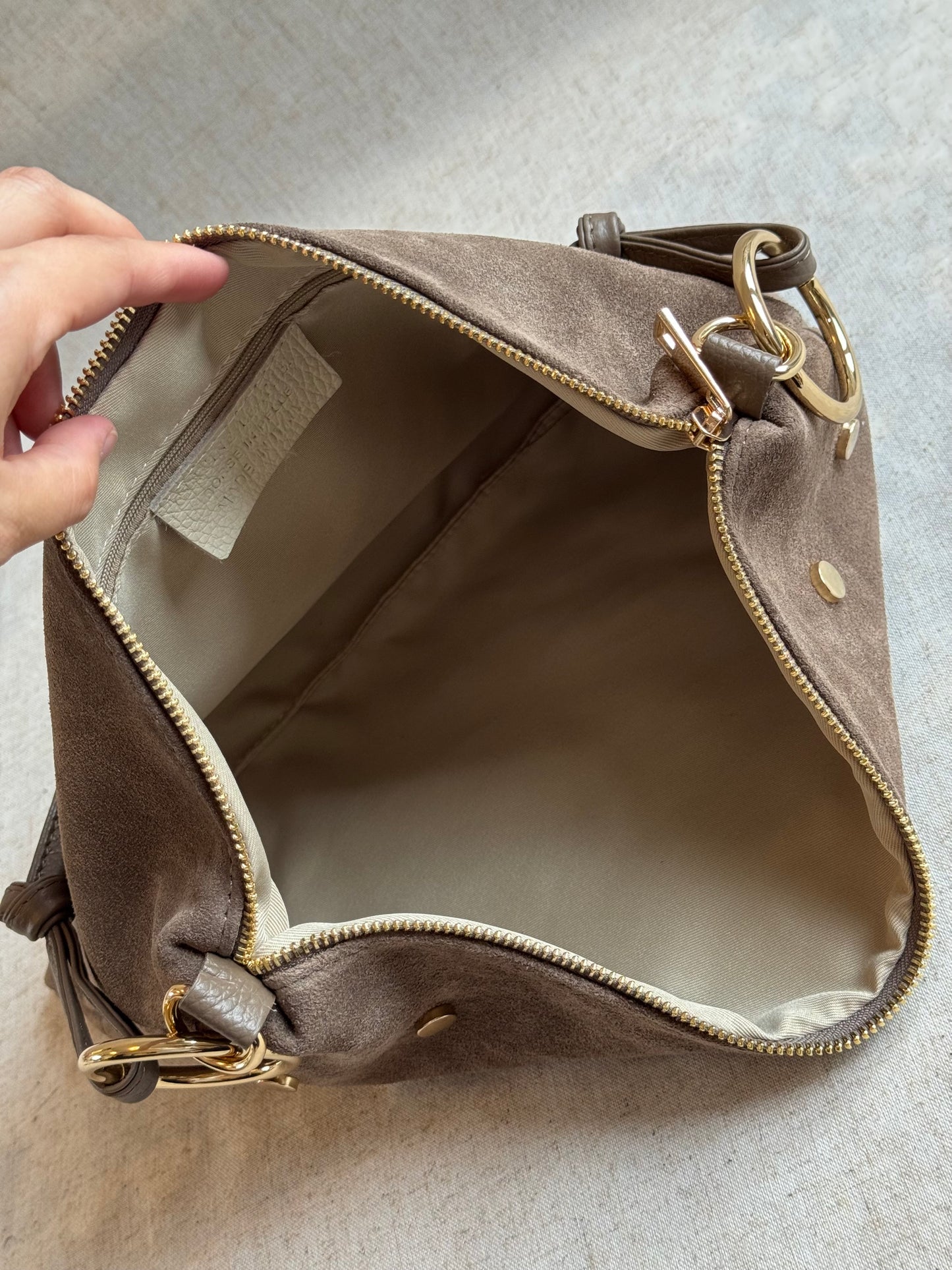 Borsa a spalla Agata - borchie, misura grande, con tracolla lunga