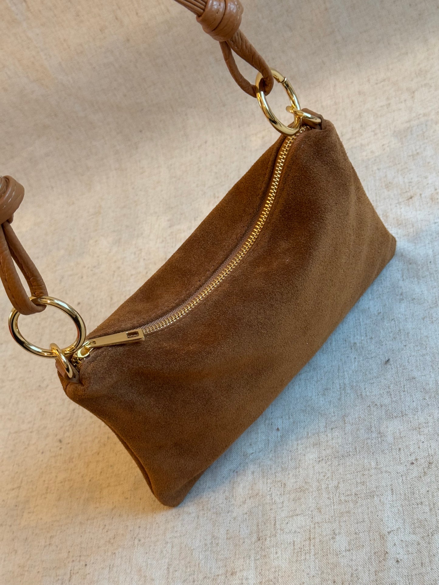 Borsa a spalla Agata camoscio - misura piccola, con tracolla lunga