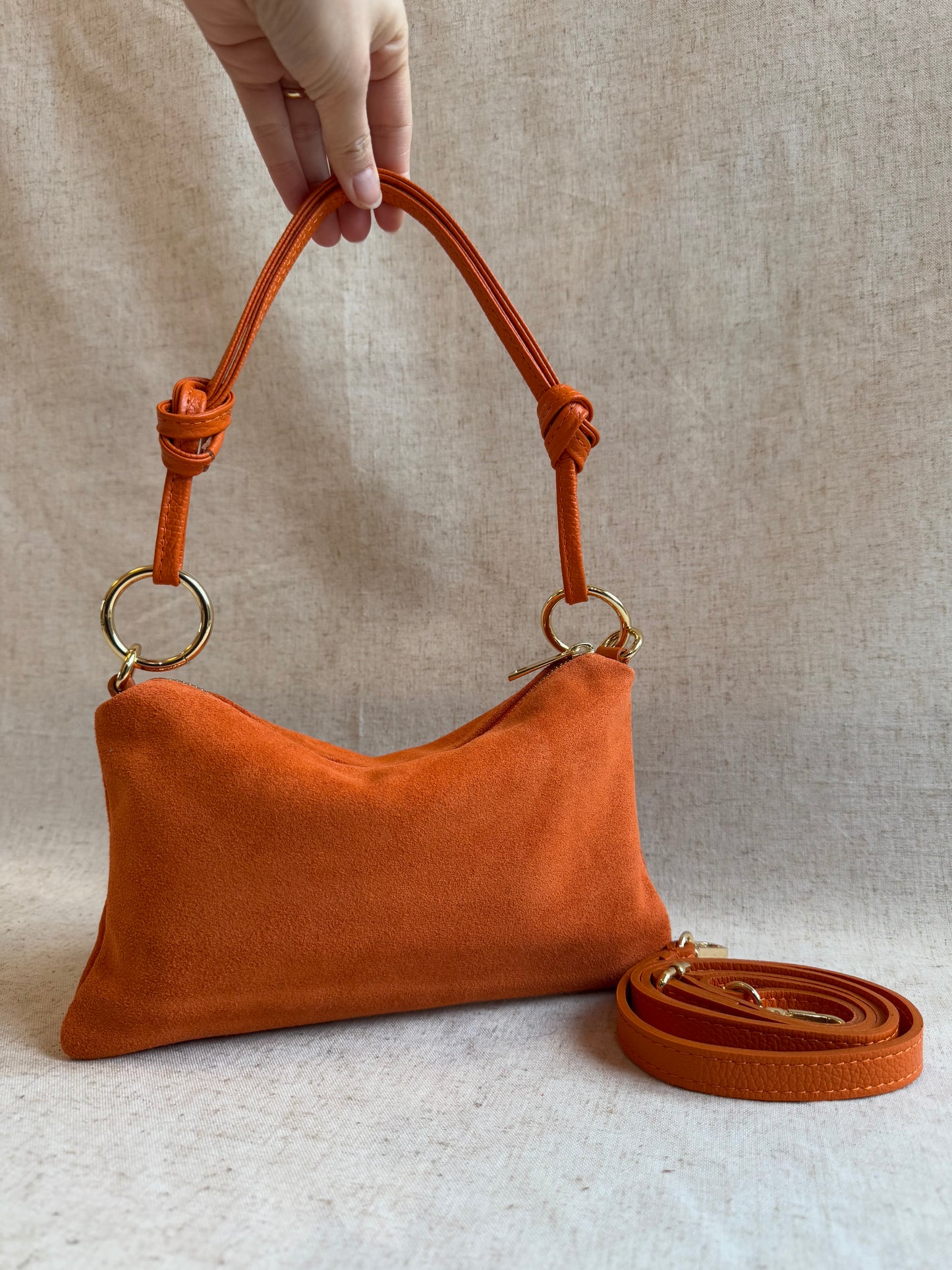 Borsa a spalla Agata camoscio - misura piccola, con tracolla lunga