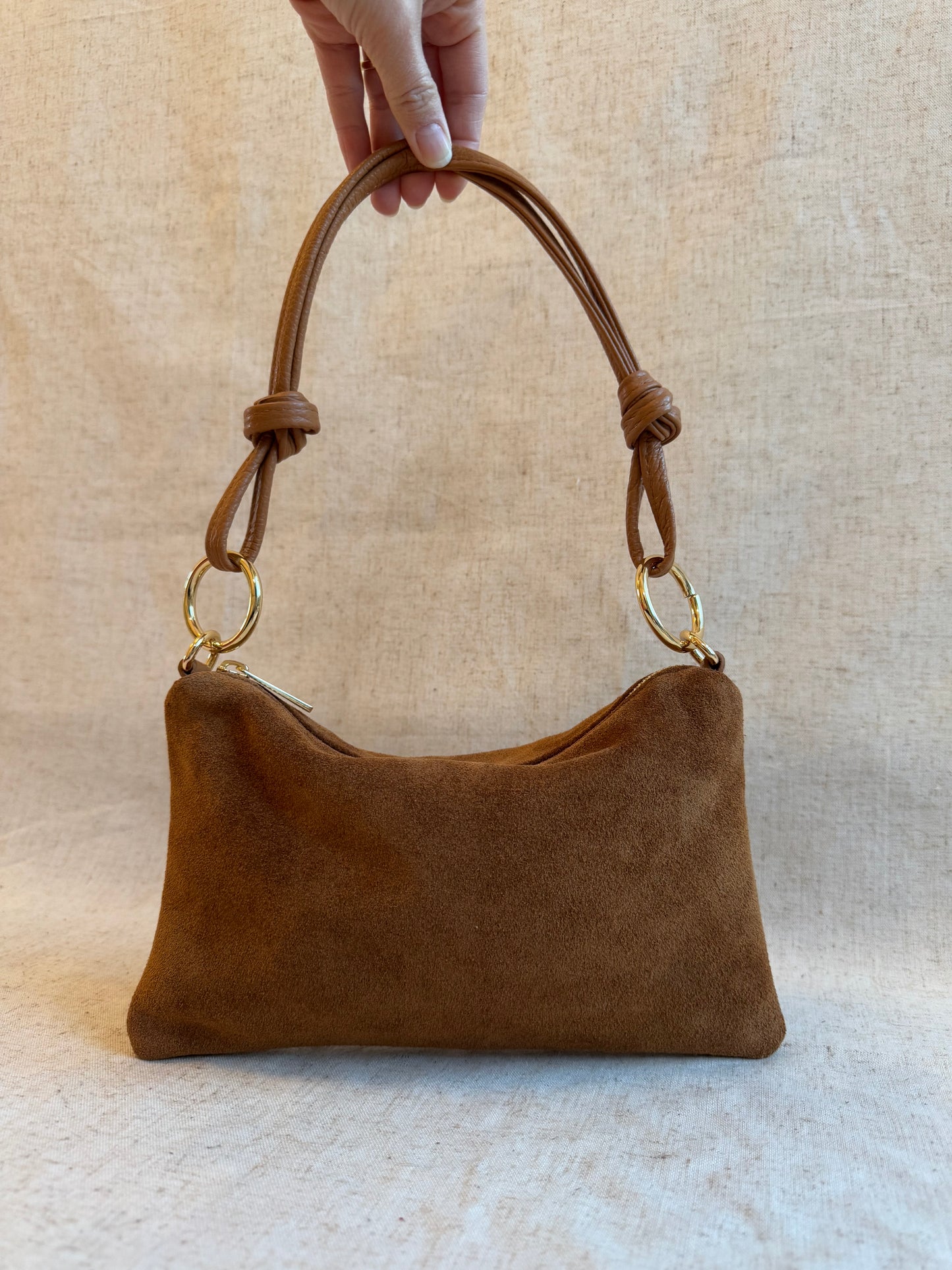Borsa a spalla Agata camoscio - misura piccola, con tracolla lunga