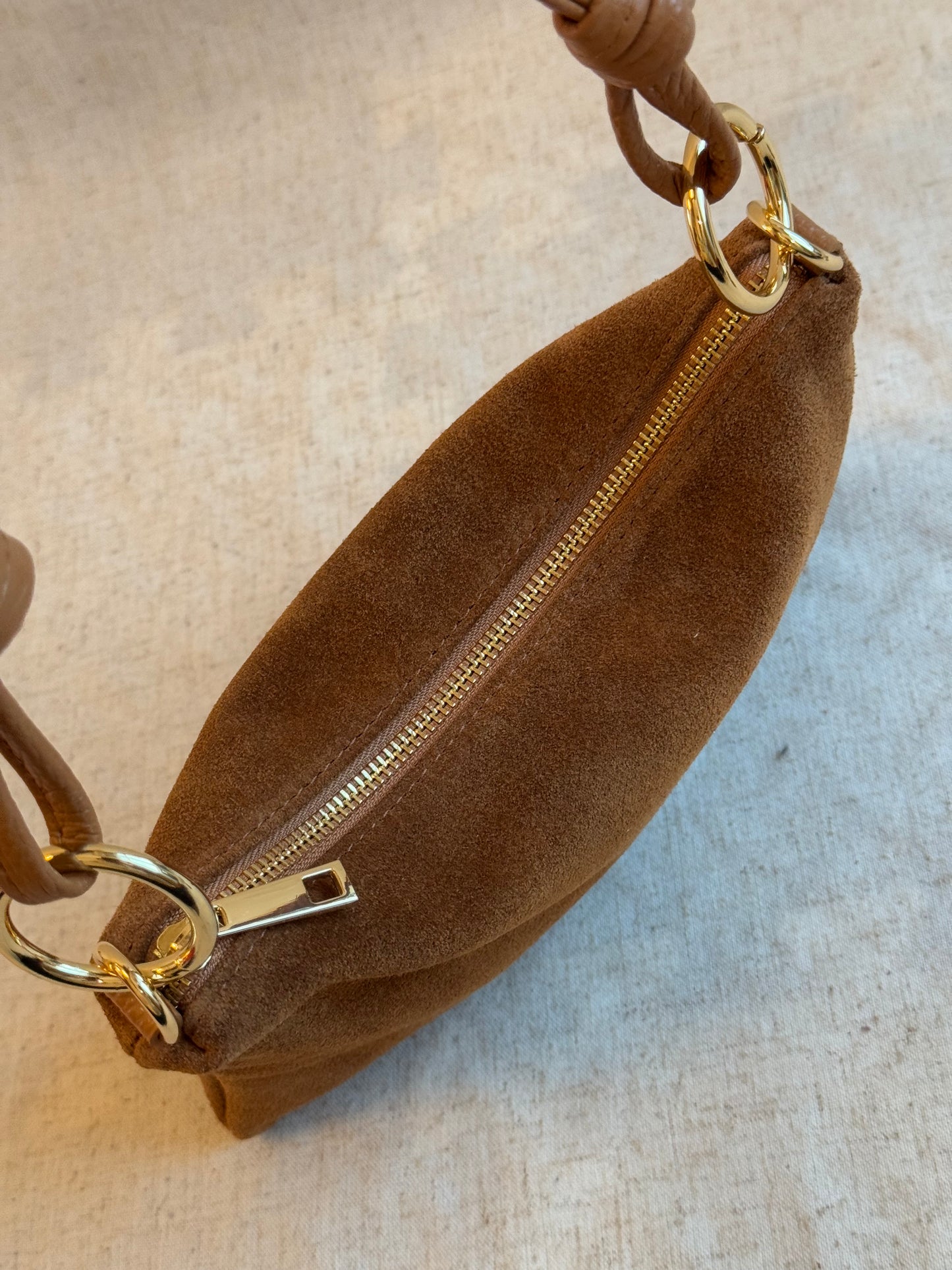 Borsa a spalla Agata camoscio - misura piccola, con tracolla lunga