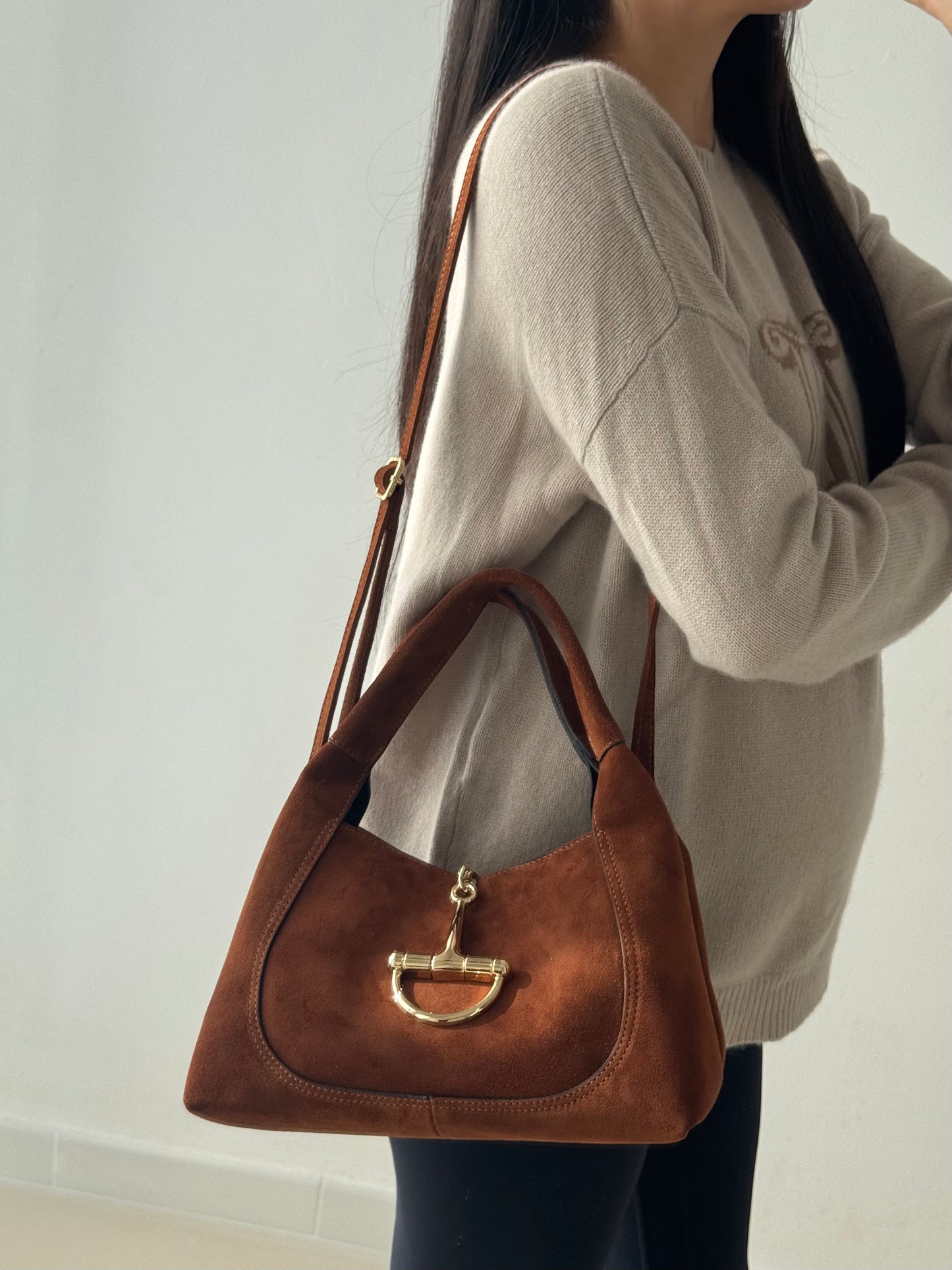 Borsa Gabriella - camoscio, misura piccola con tracolla lunga