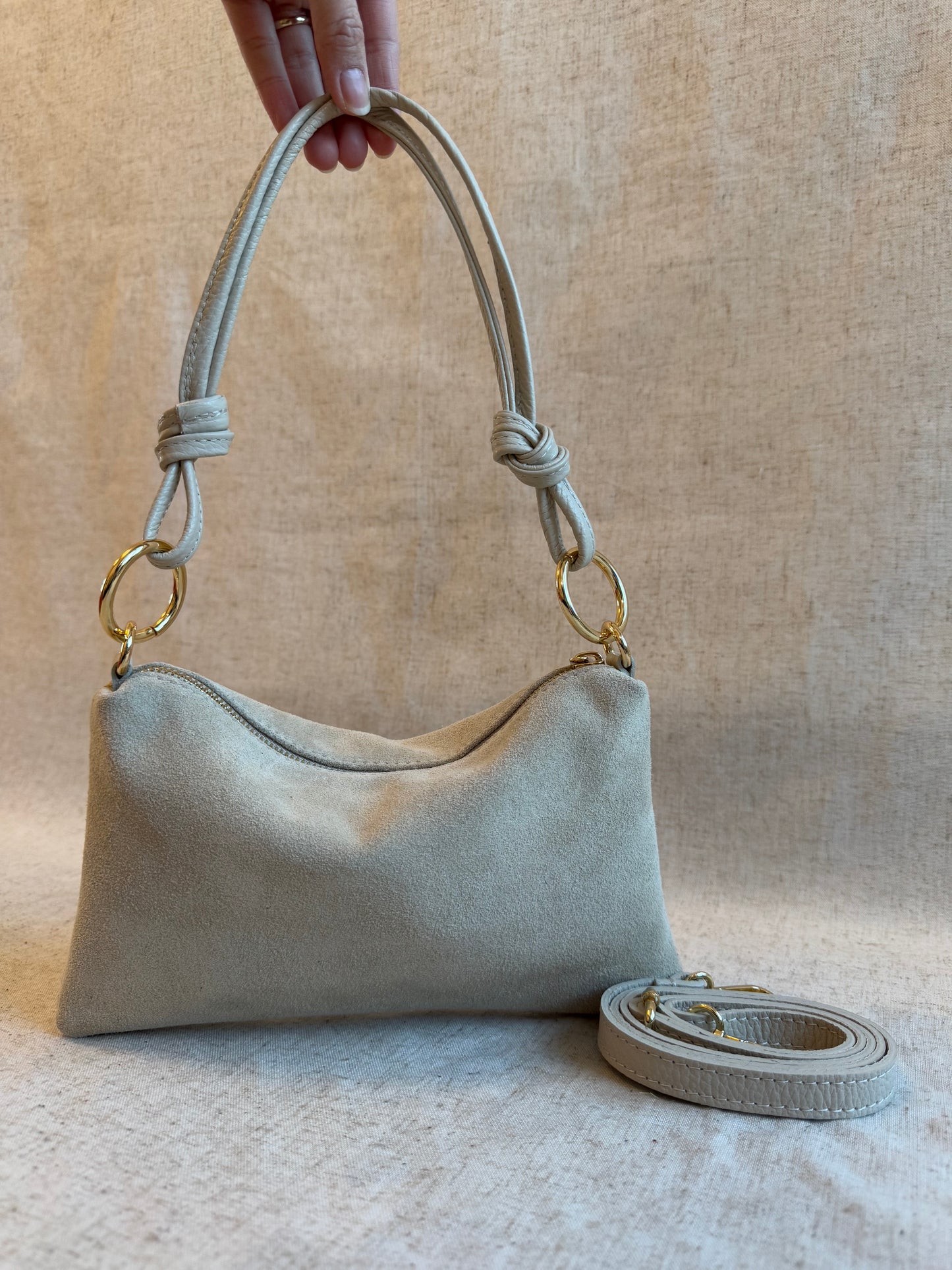 Borsa a spalla Agata camoscio - misura piccola, con tracolla lunga