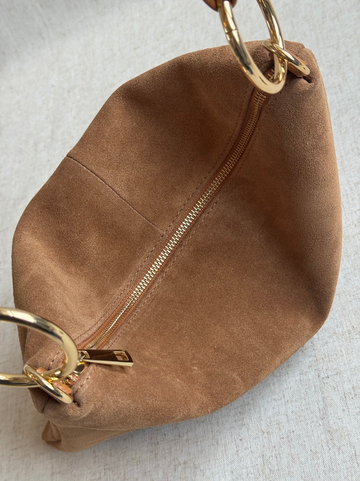 Borsa a spalla Agata camoscio - misura grande, con tracolla lunga