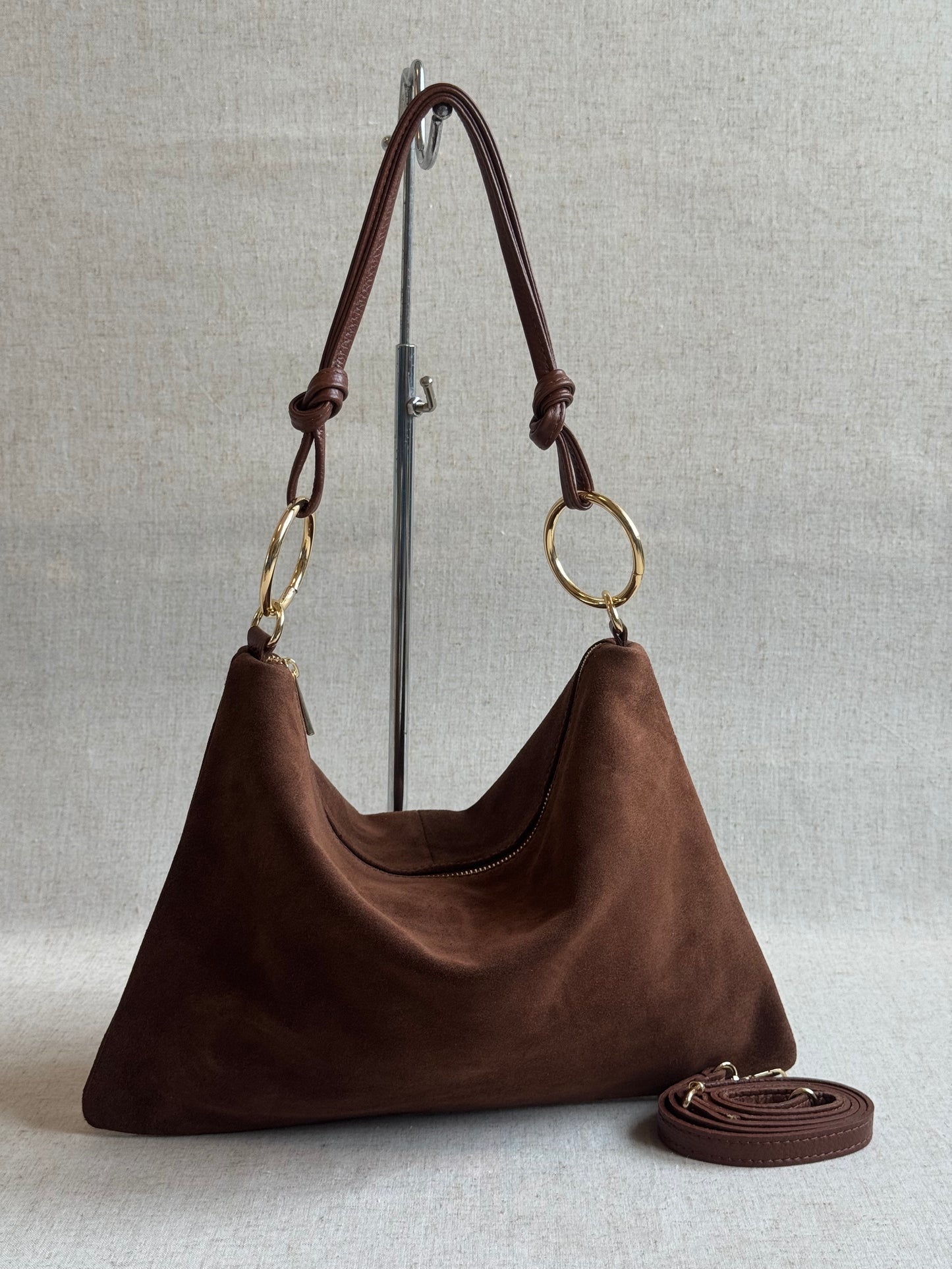 Borsa a spalla Agata camoscio - misura grande, con tracolla lunga