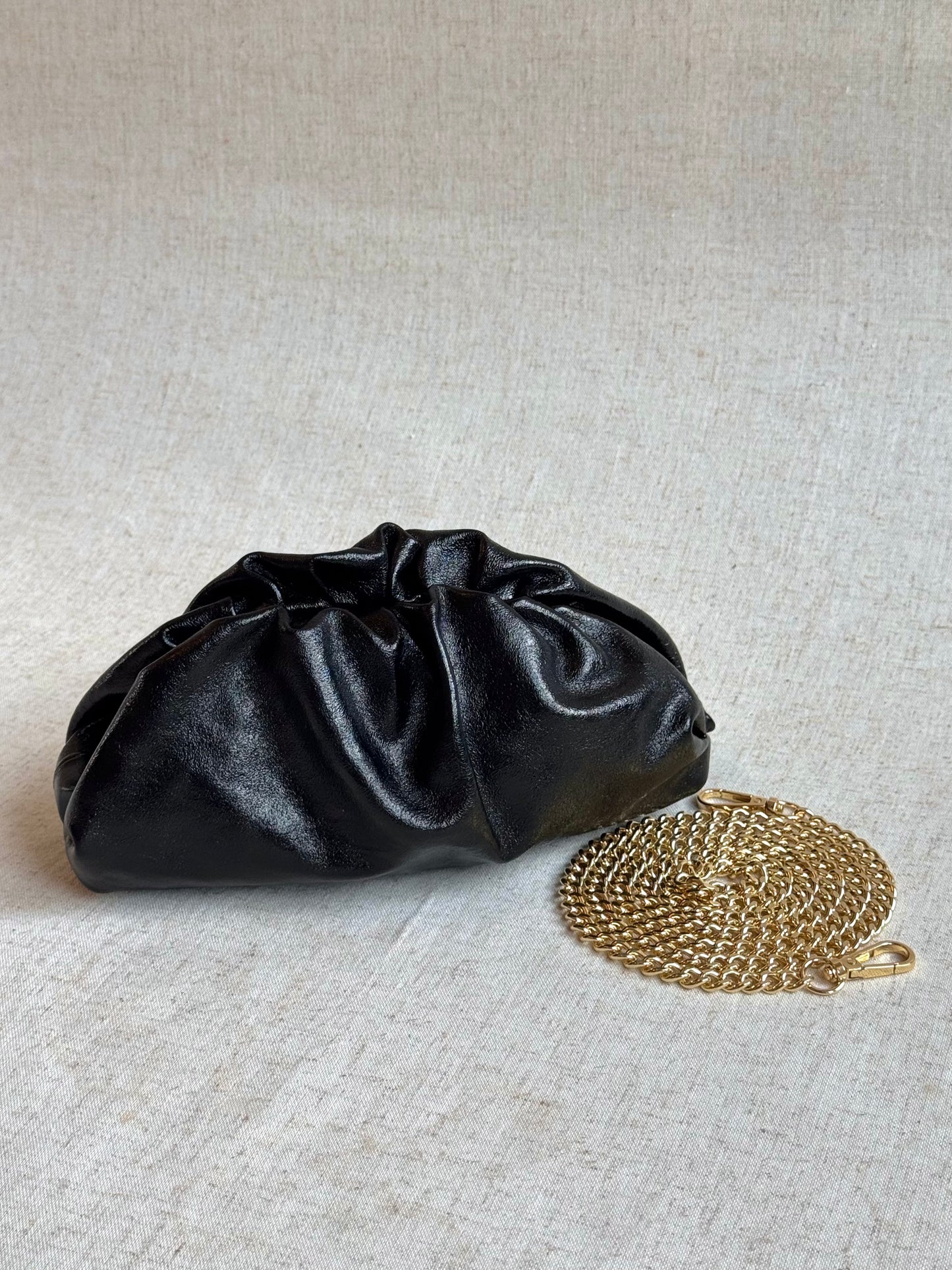 Pochette Claudia - laminato, misura piccola, tracolla in catena