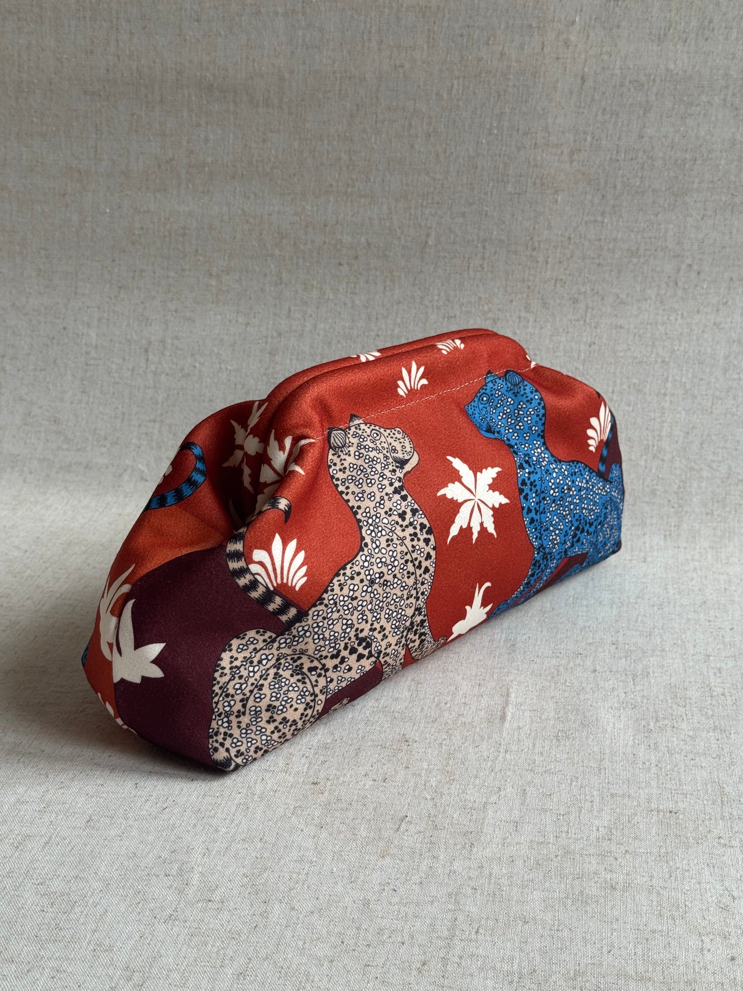 pochette Sicilia - stampa leopardi, con tracolla in catena