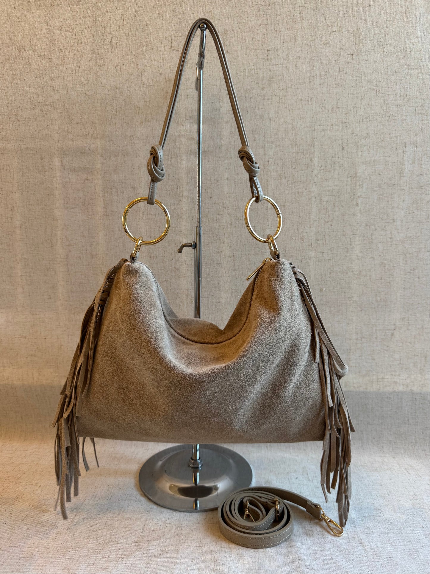 Borsa a spalla Agata - misura grande frange, con tracolla lunga