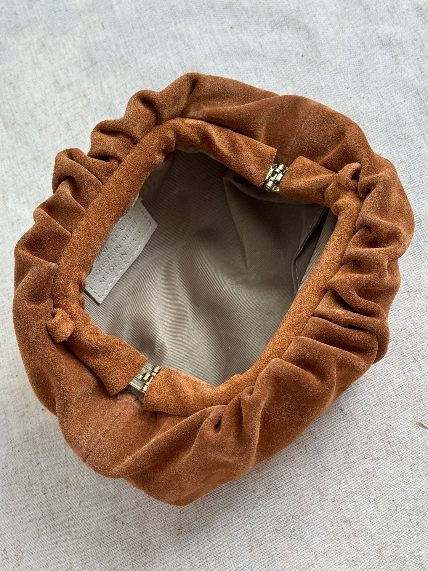 Pochette Claudia - camoscio, con tracolla
