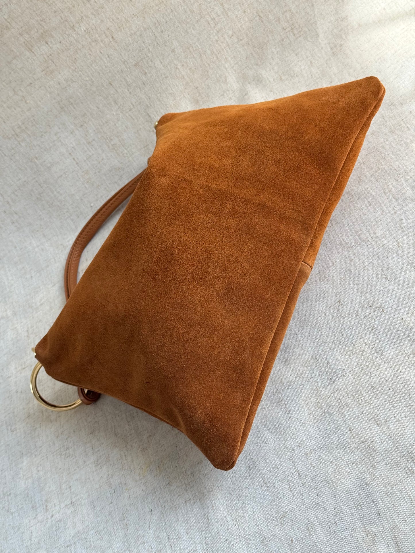 Borsa a spalla Agata camoscio - misura grande, con tracolla lunga