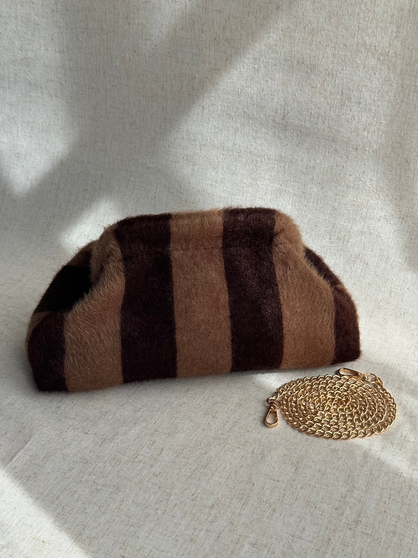 Pochette Sicilia - effetto mohair, con tracolla in catena