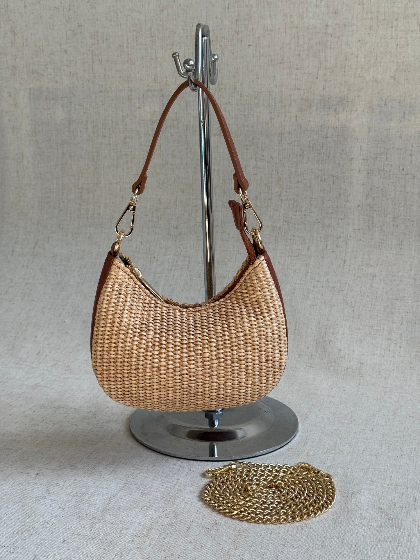 Borsa Luna - rafia, misura piccola, con tracolla in catena