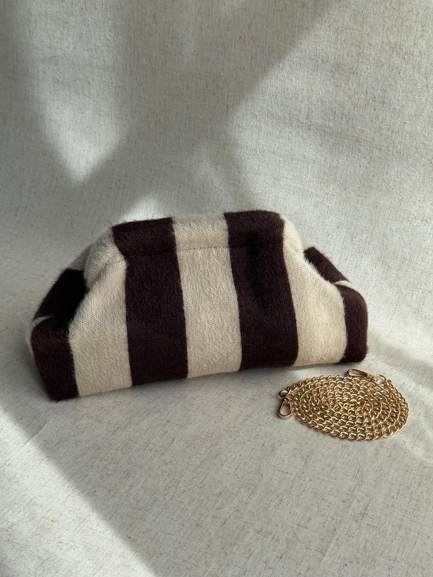 Pochette Sicilia - effetto mohair, con tracolla in catena