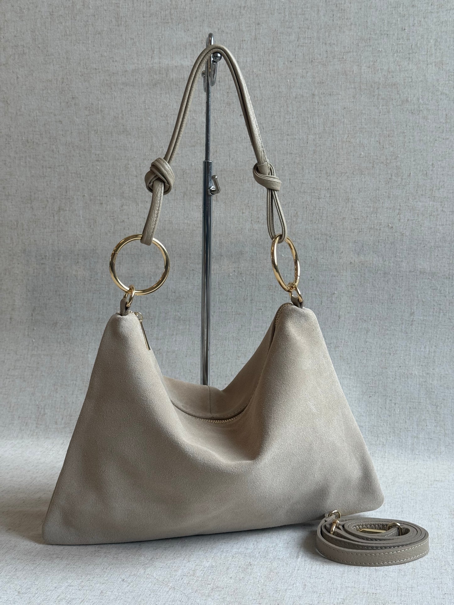 Borsa a spalla Agata camoscio - misura grande, con tracolla lunga