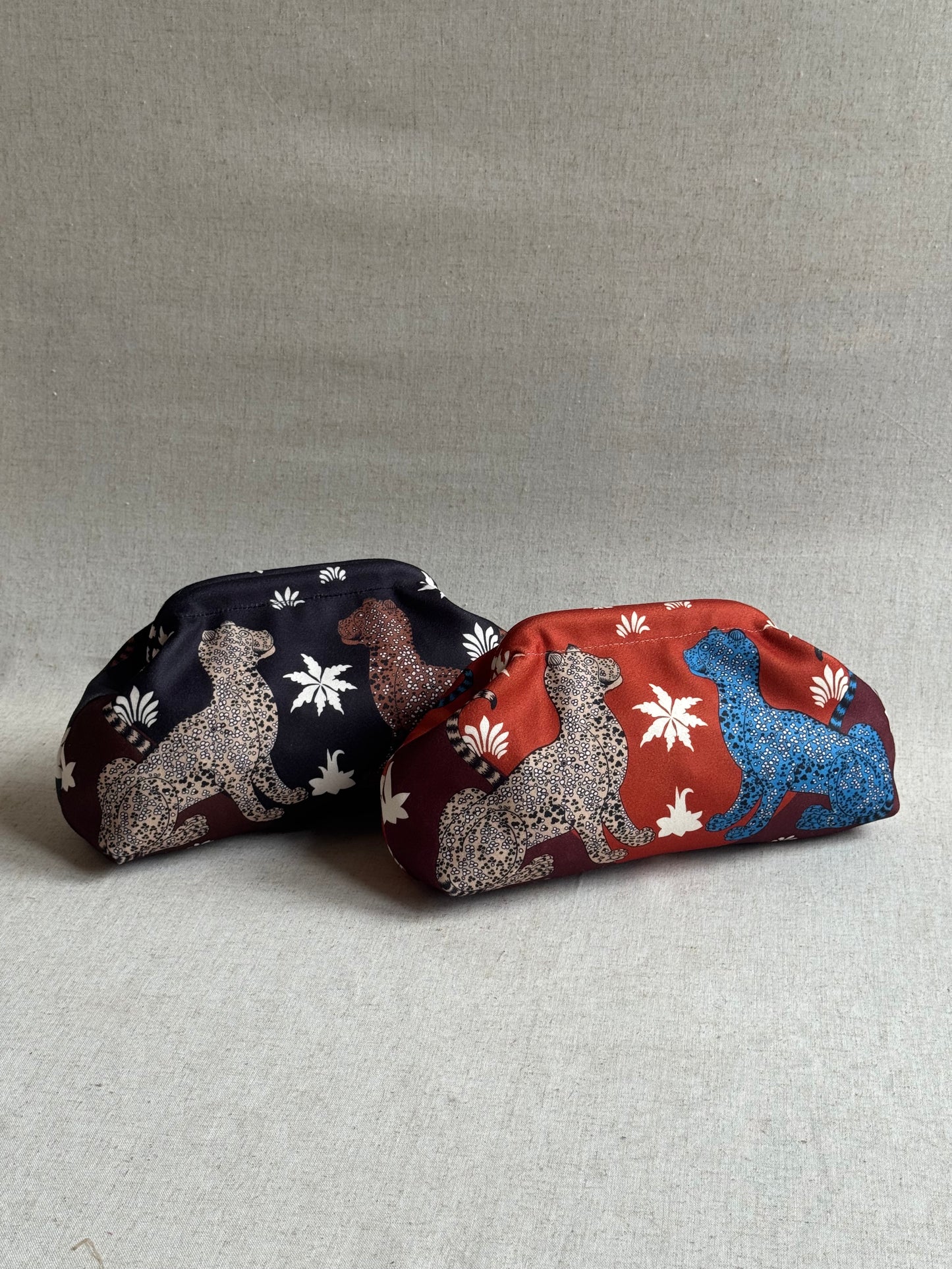 pochette Sicilia - stampa leopardi, con tracolla in catena
