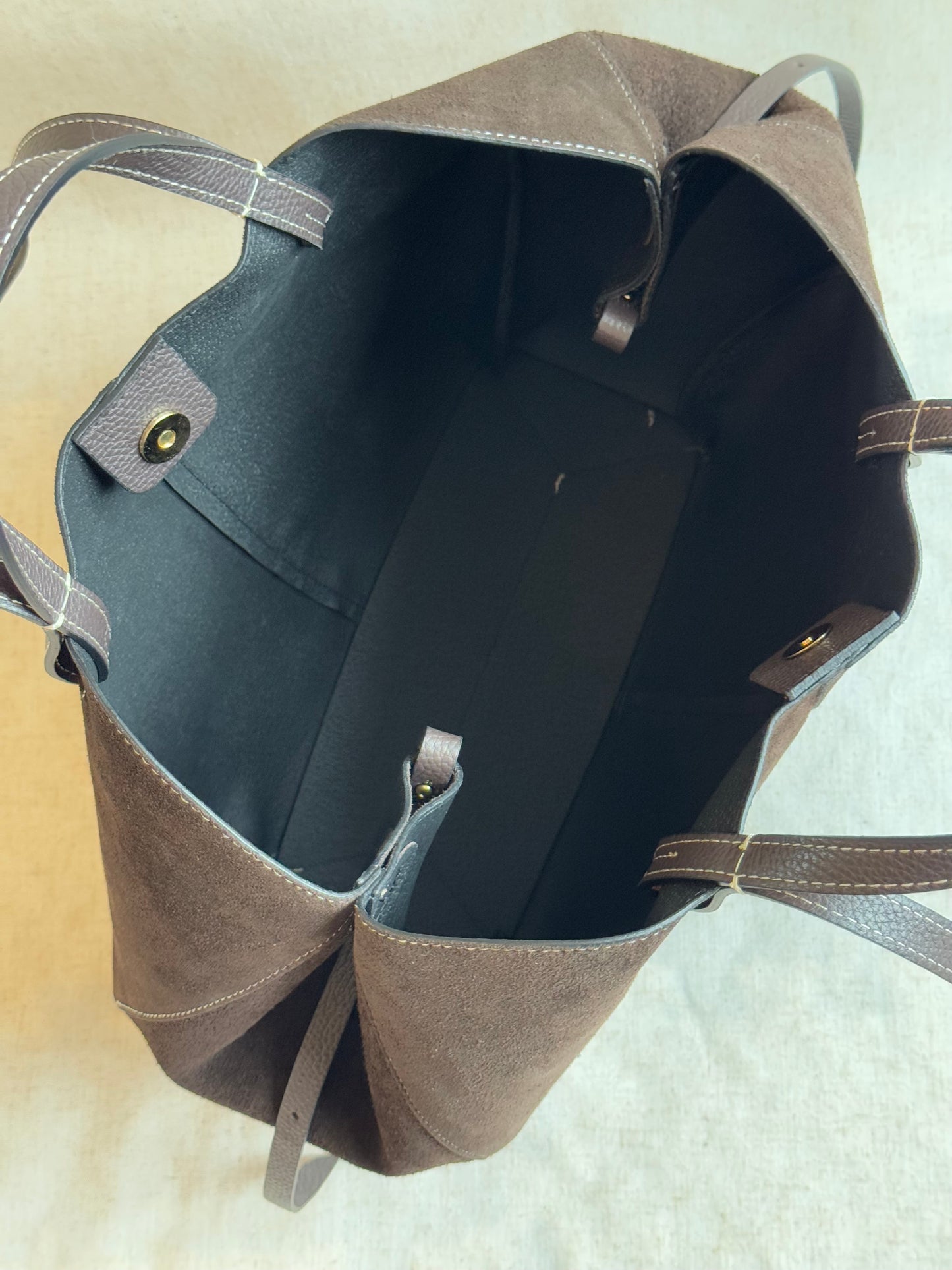 Borsa a spalla Sofia - misura grande in camoscio, con pochette