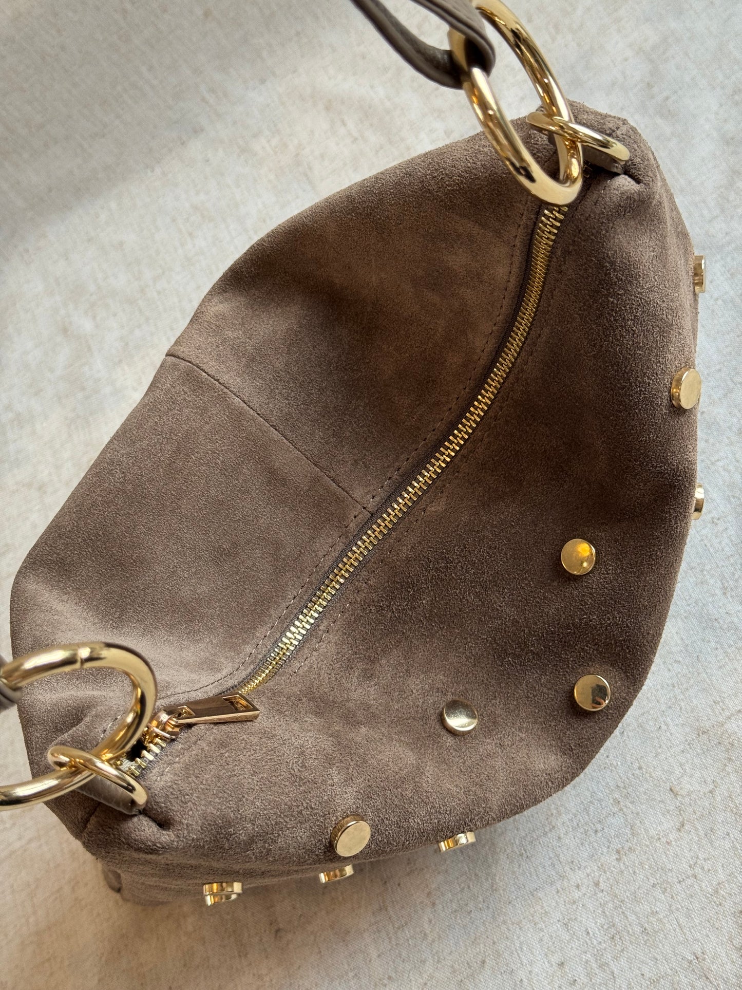 Borsa a spalla Agata - borchie, misura grande, con tracolla lunga