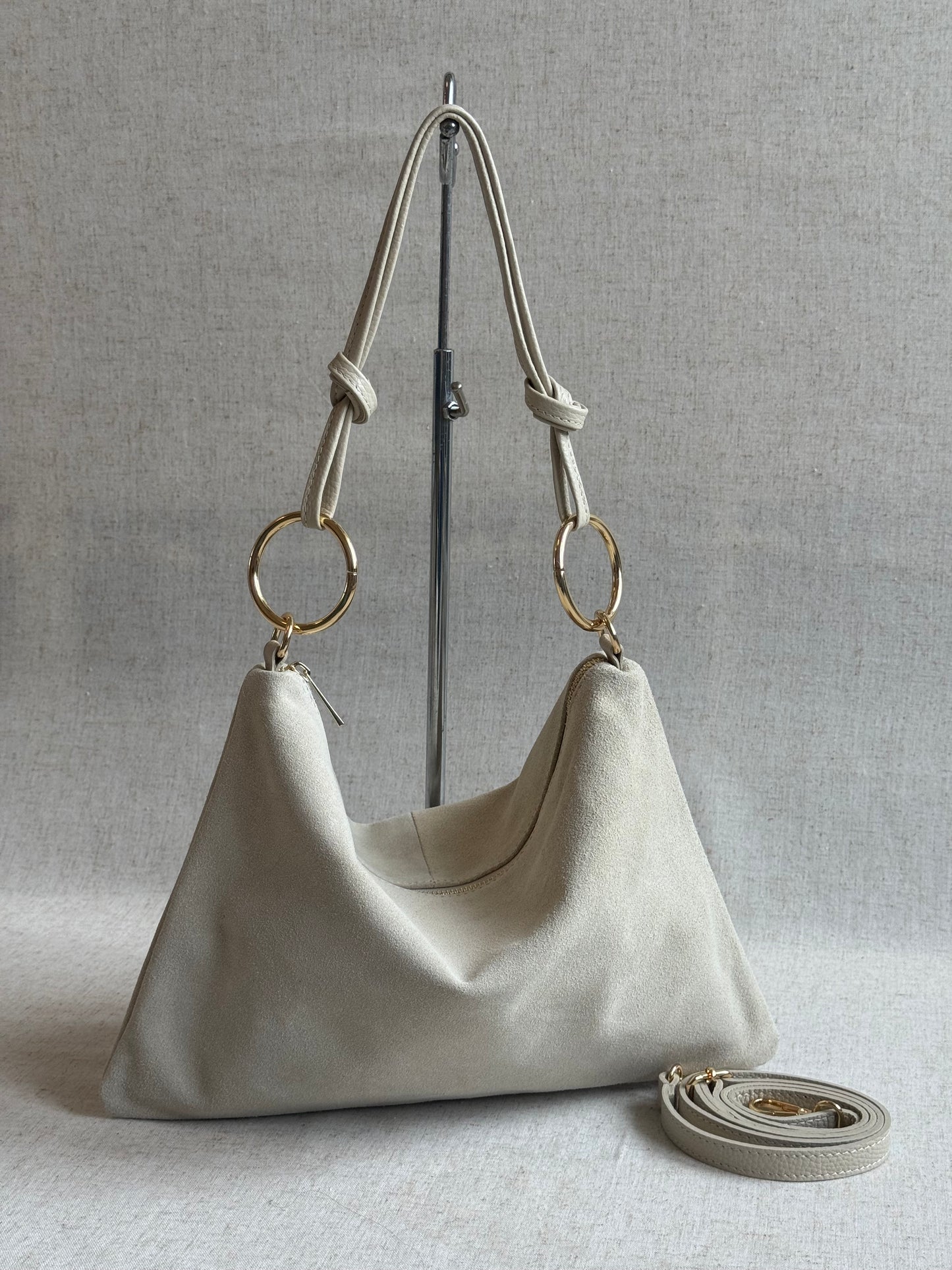 Borsa a spalla Agata camoscio - misura grande, con tracolla lunga