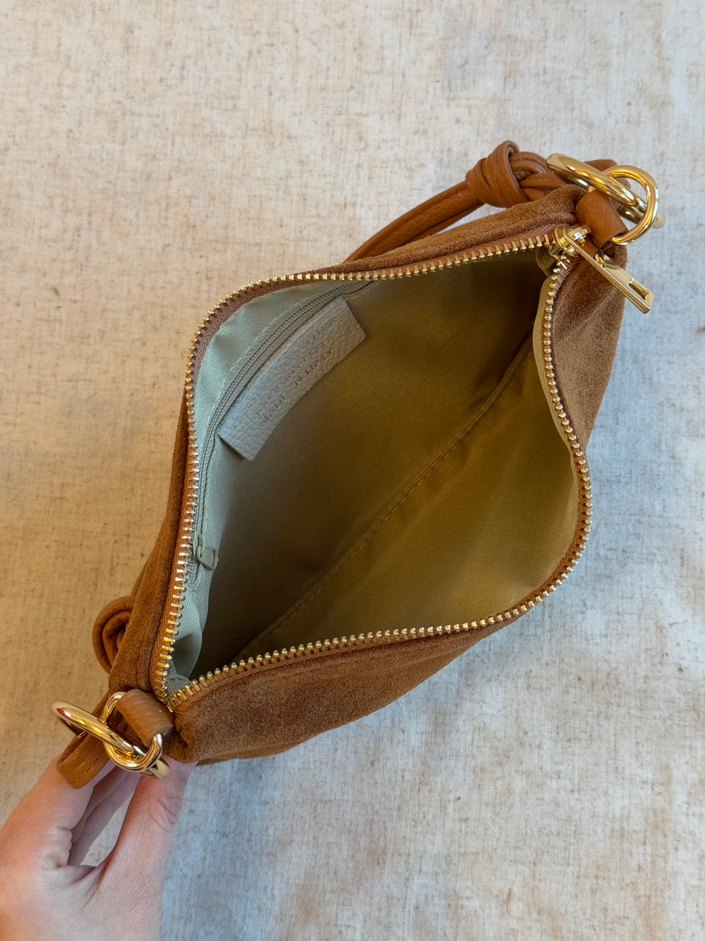 Borsa a spalla Agata camoscio - misura piccola, con tracolla lunga