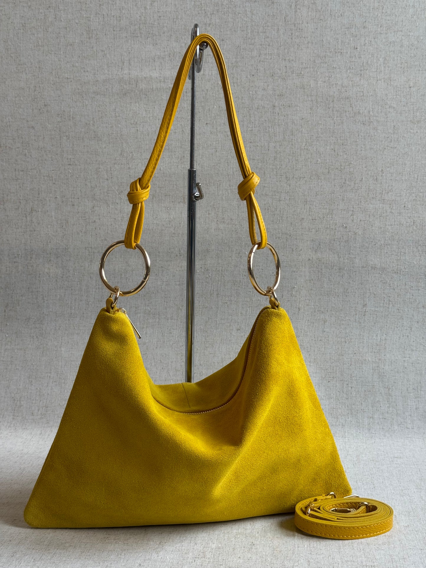 Borsa a spalla Agata camoscio - misura grande, con tracolla lunga