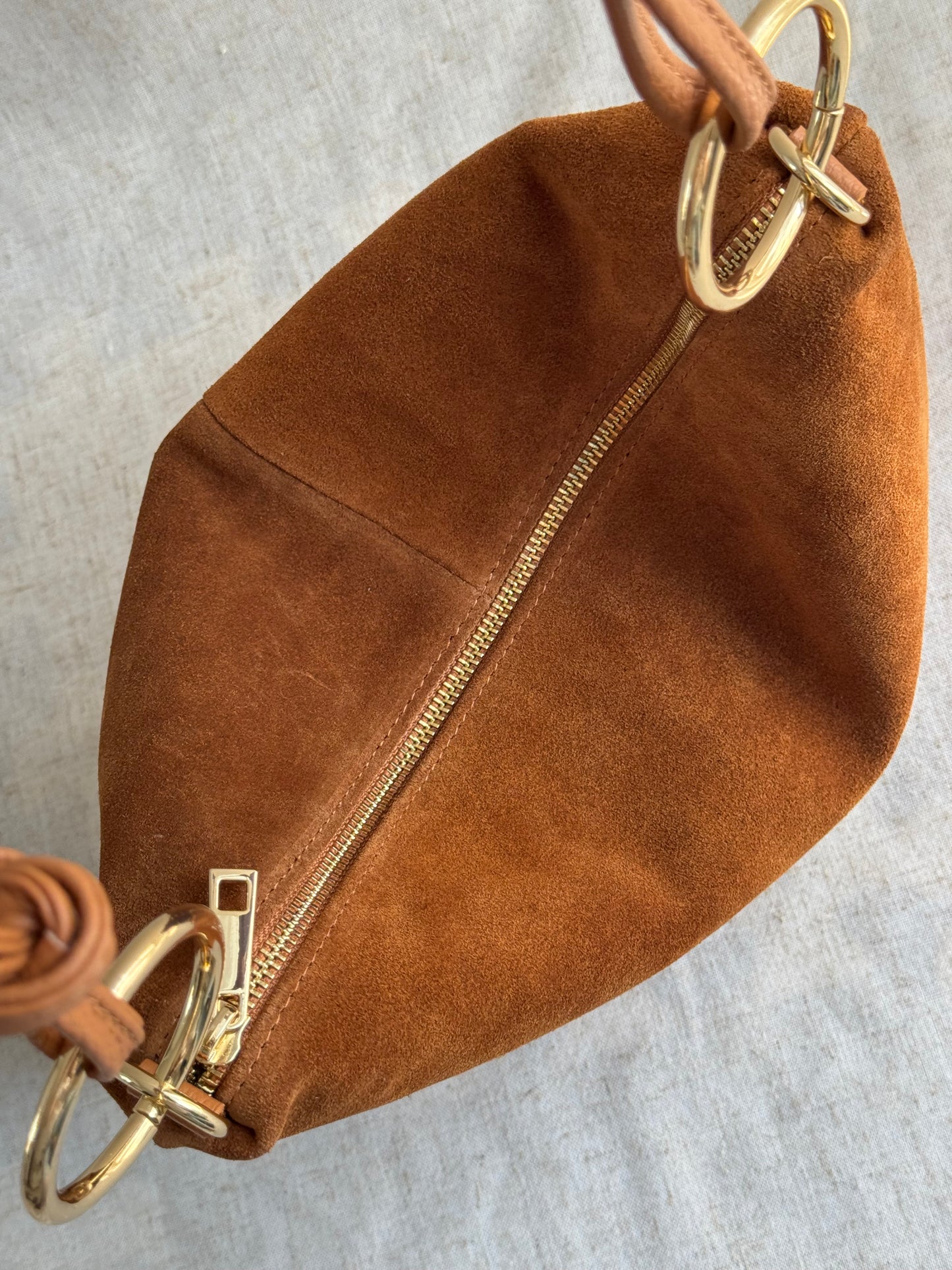 Borsa a spalla Agata camoscio - misura grande, con tracolla lunga