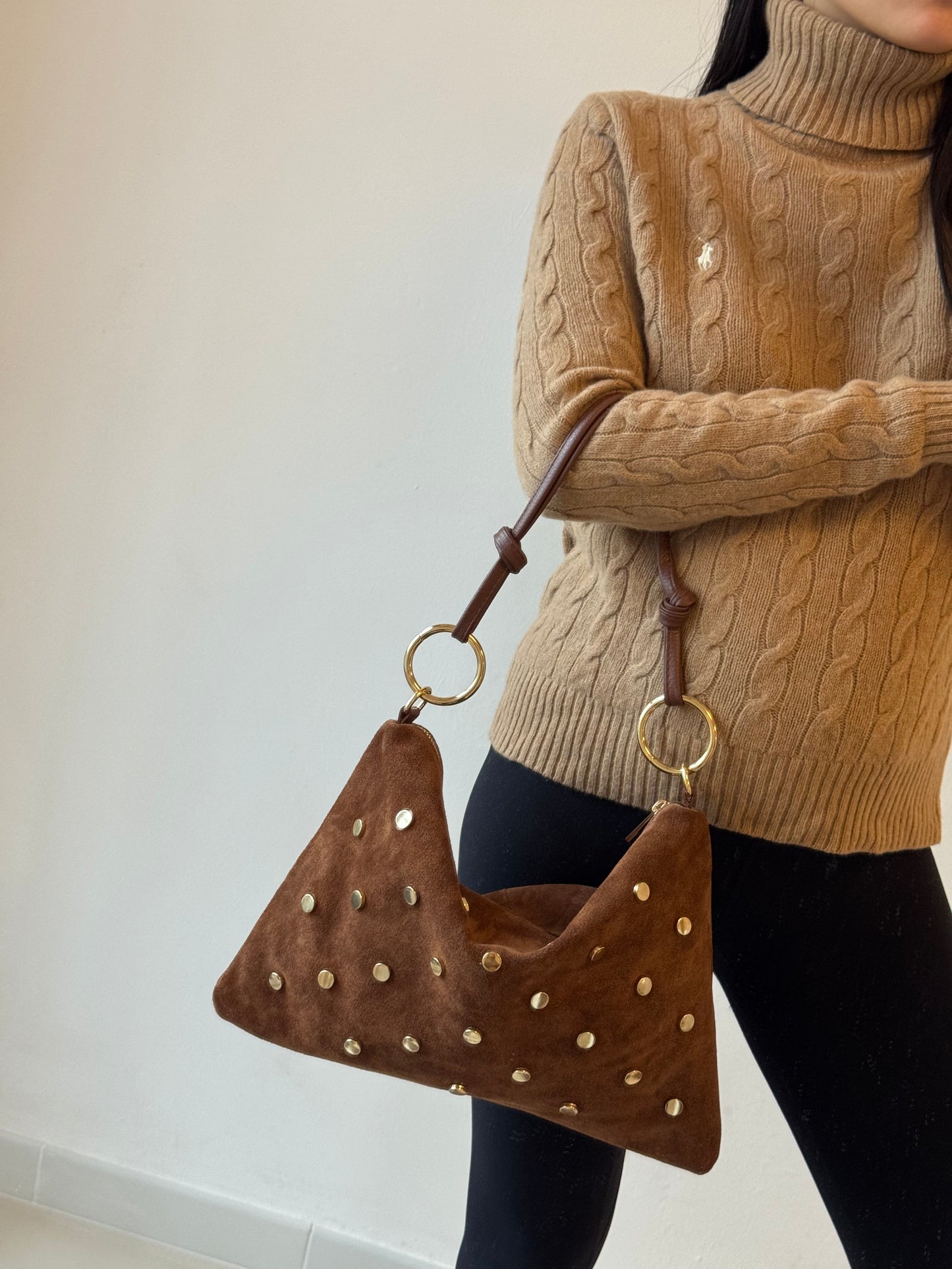Borsa a spalla Agata - borchie, misura grande, con tracolla lunga