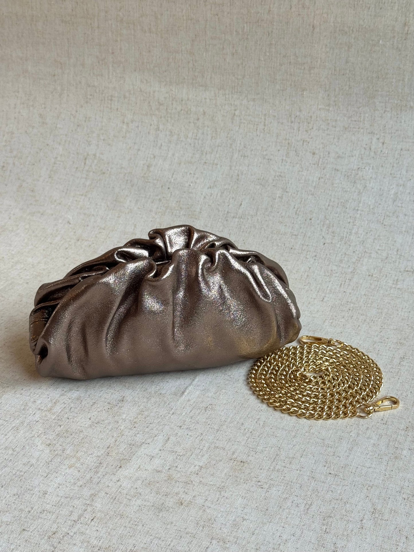Pochette Claudia - laminato, misura piccola, tracolla in catena