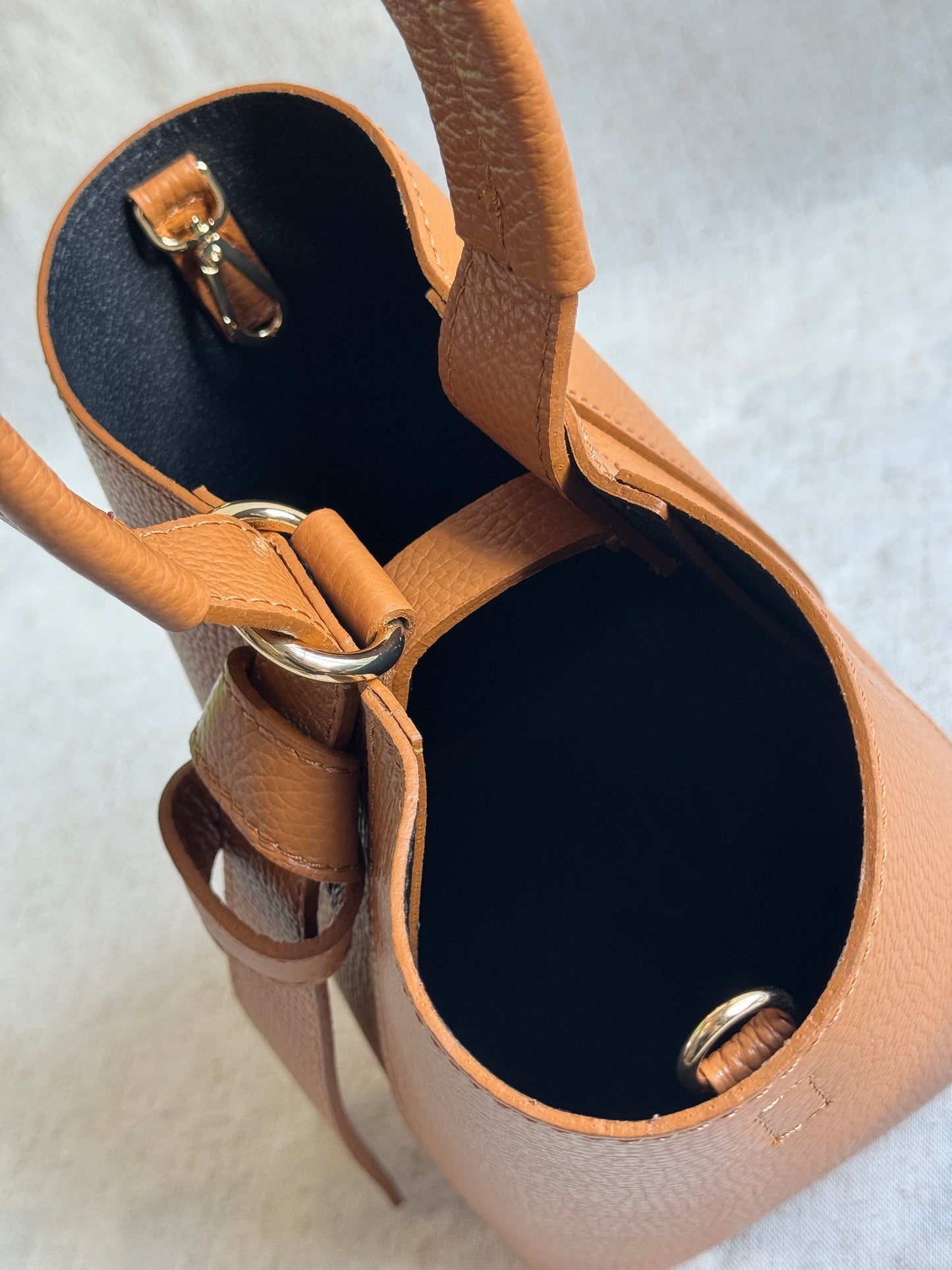Borsa secchiello Vittoria - con tracolla lunga e pochette