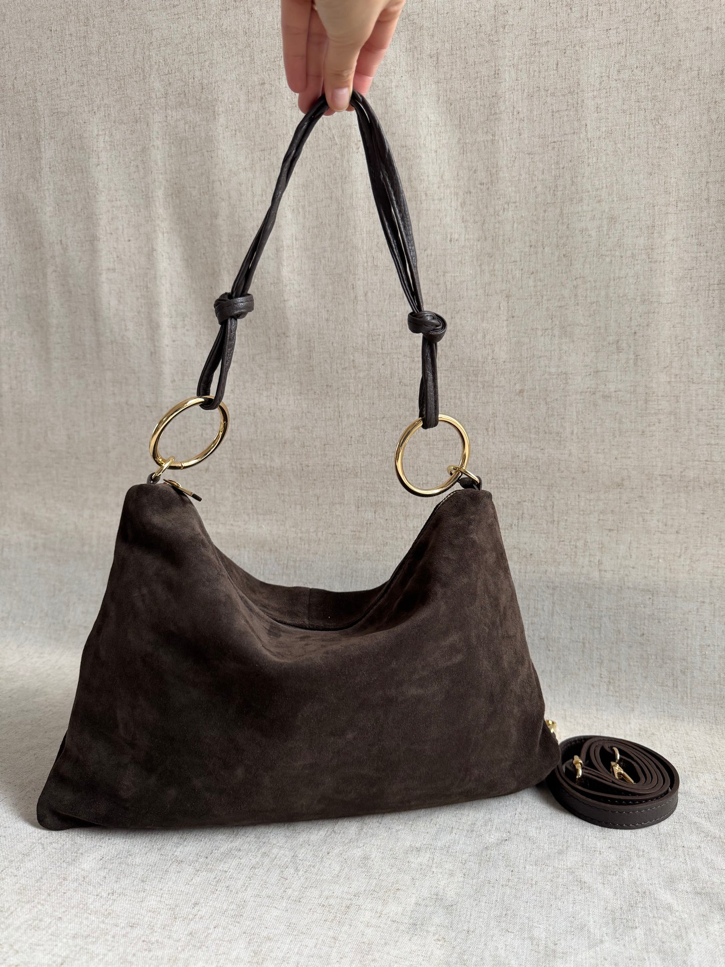 Borsa a spalla Agata camoscio - misura grande, con tracolla lunga