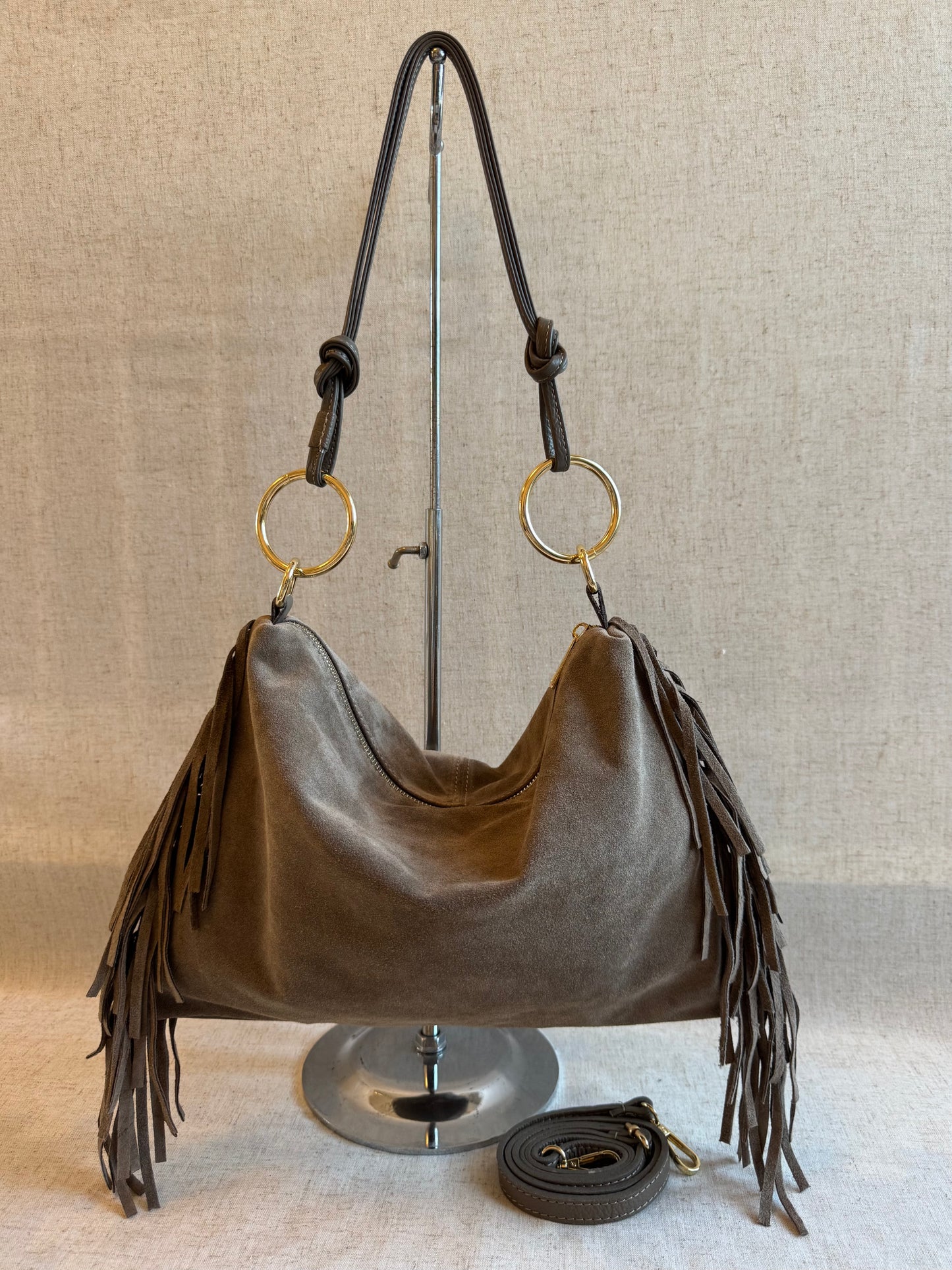 Borsa a spalla Agata - misura grande frange, con tracolla lunga