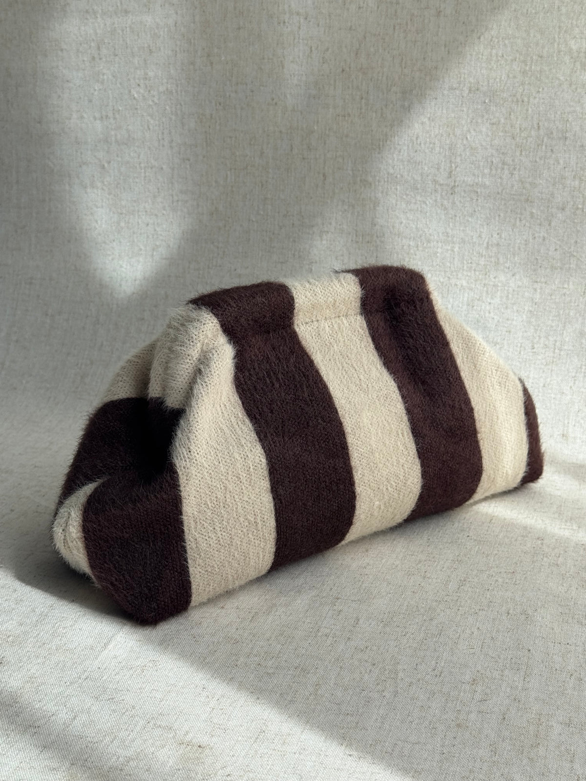 Pochette Sicilia - effetto mohair, con tracolla in catena