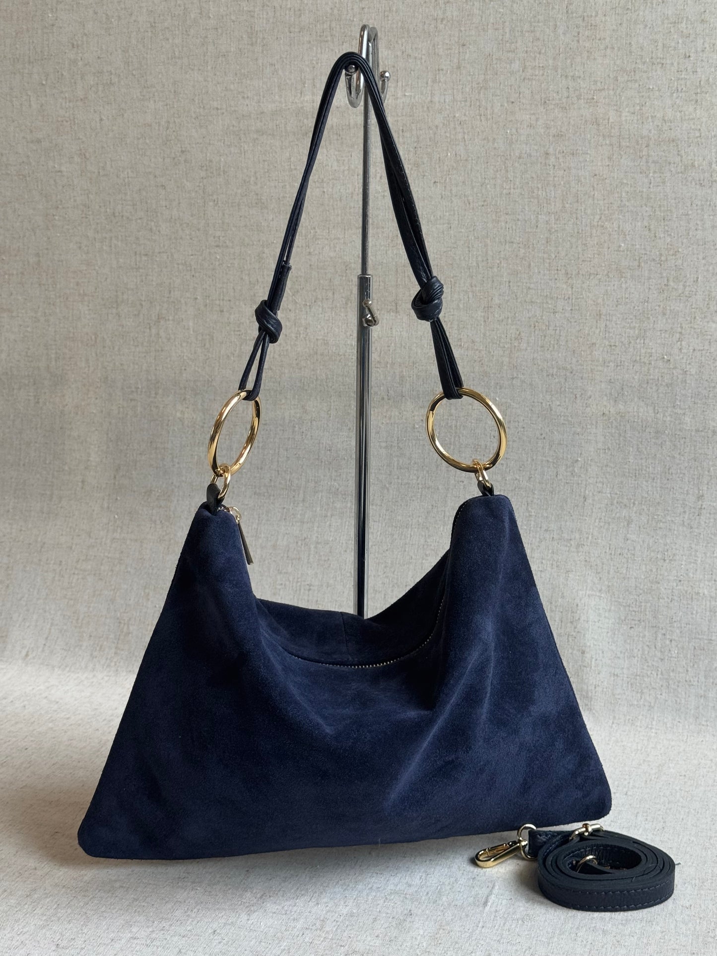 Borsa a spalla Agata camoscio - misura grande, con tracolla lunga