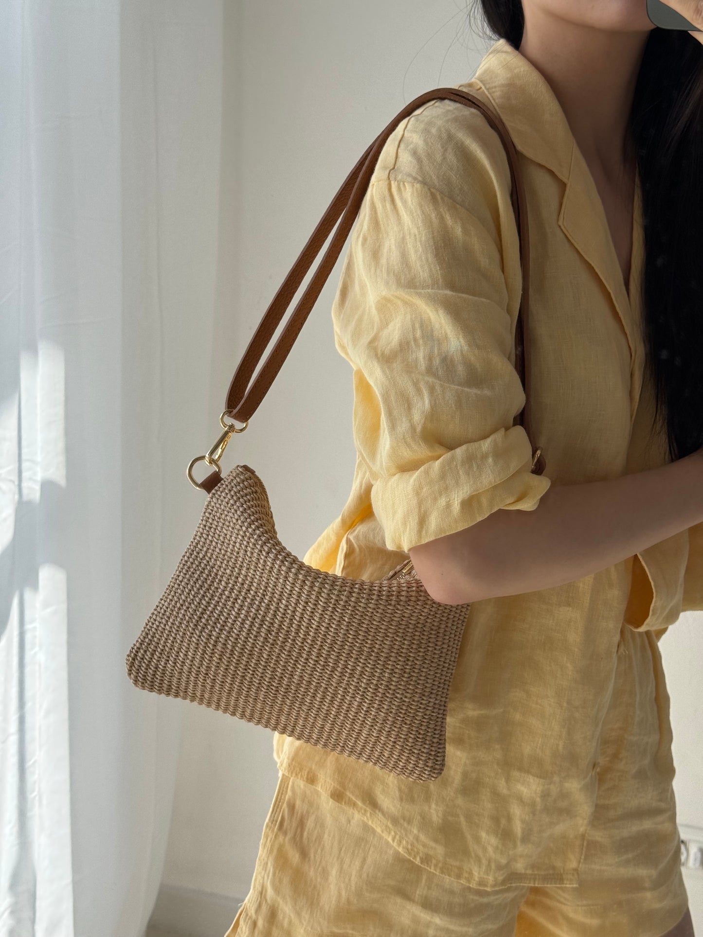 Pochette a mano Letizia - con tracolla lunga