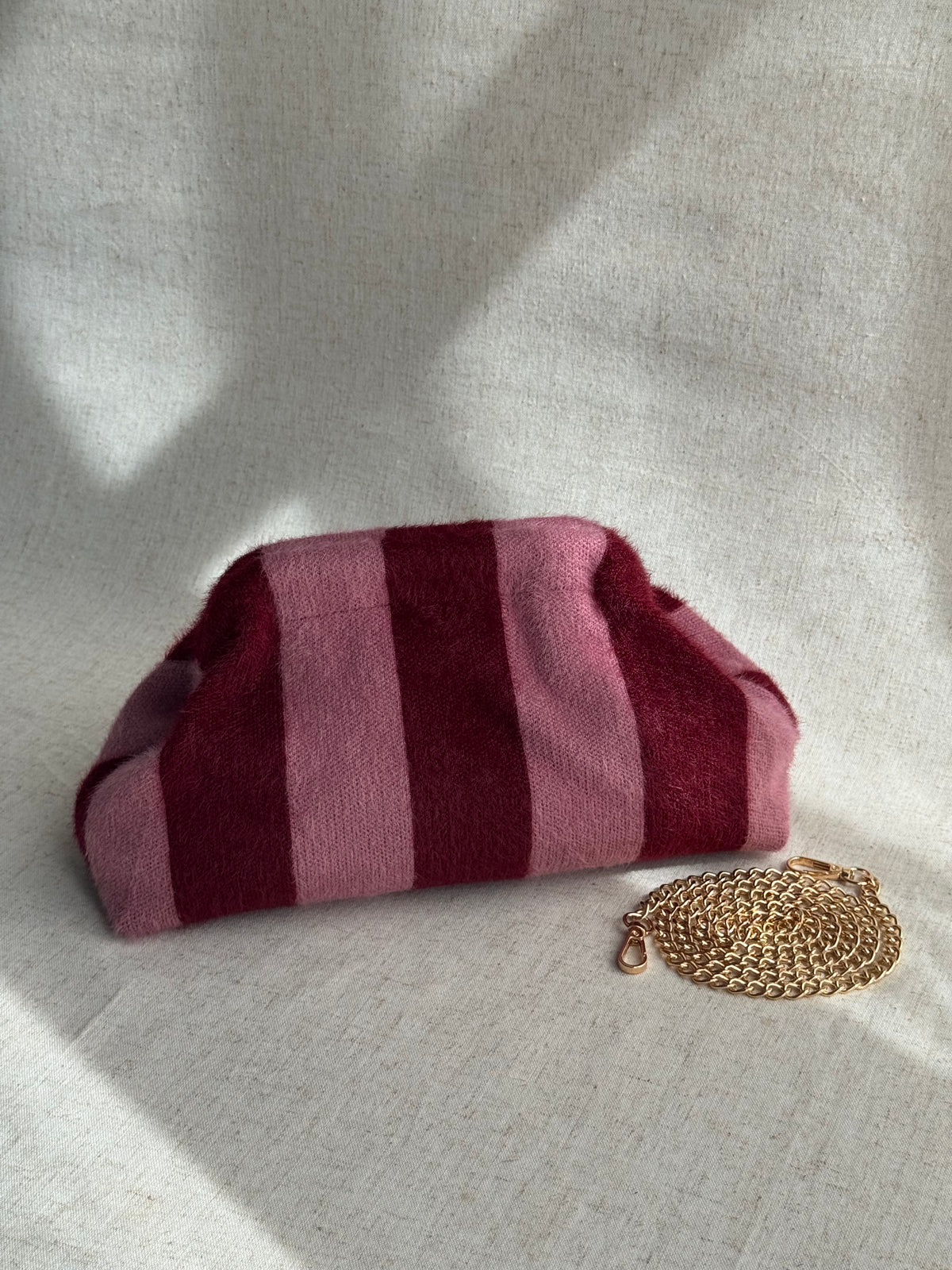 Pochette Sicilia - effetto mohair, con tracolla in catena