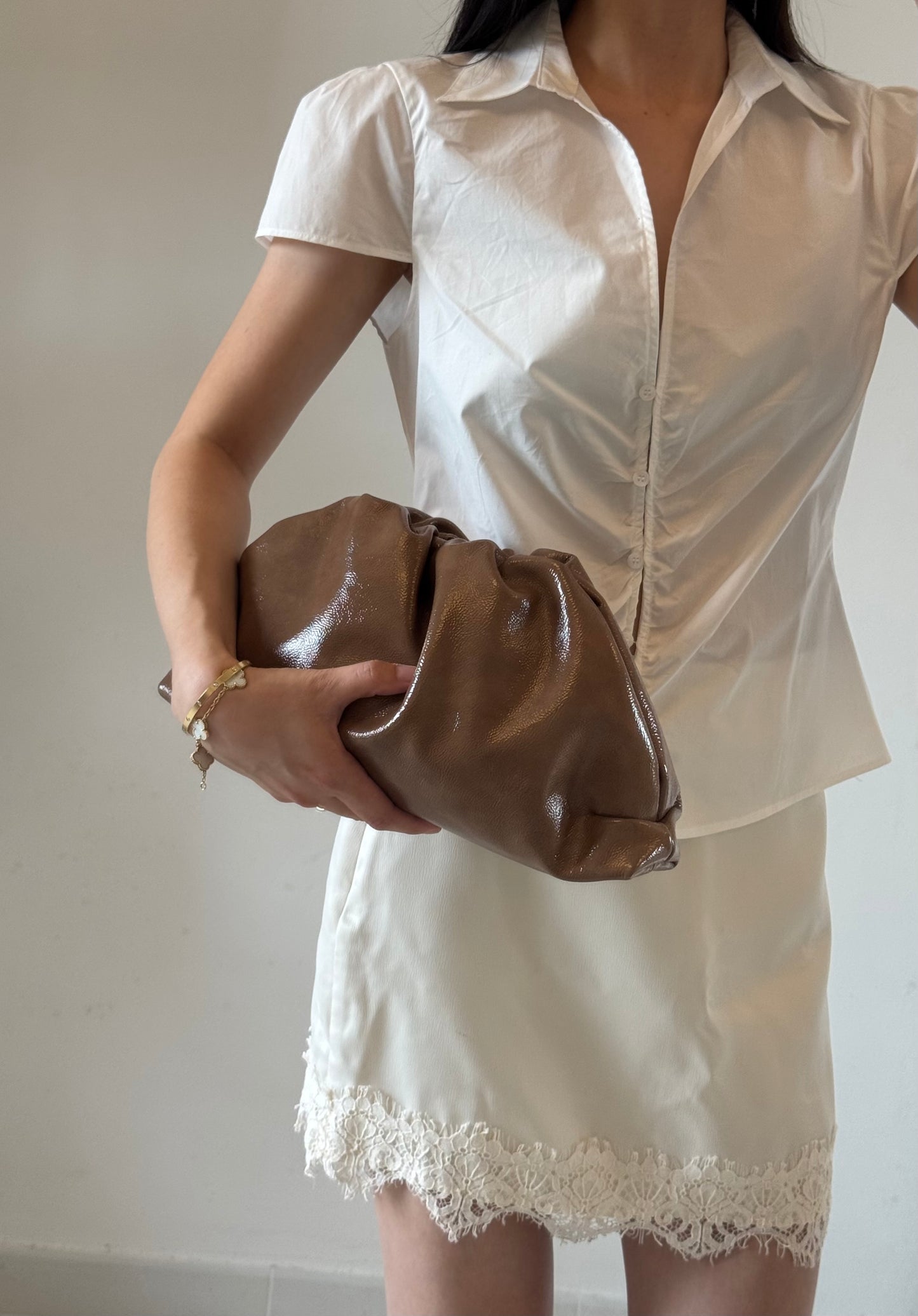 Pochette Claudia - lucido, misura grande, tracolla lunga