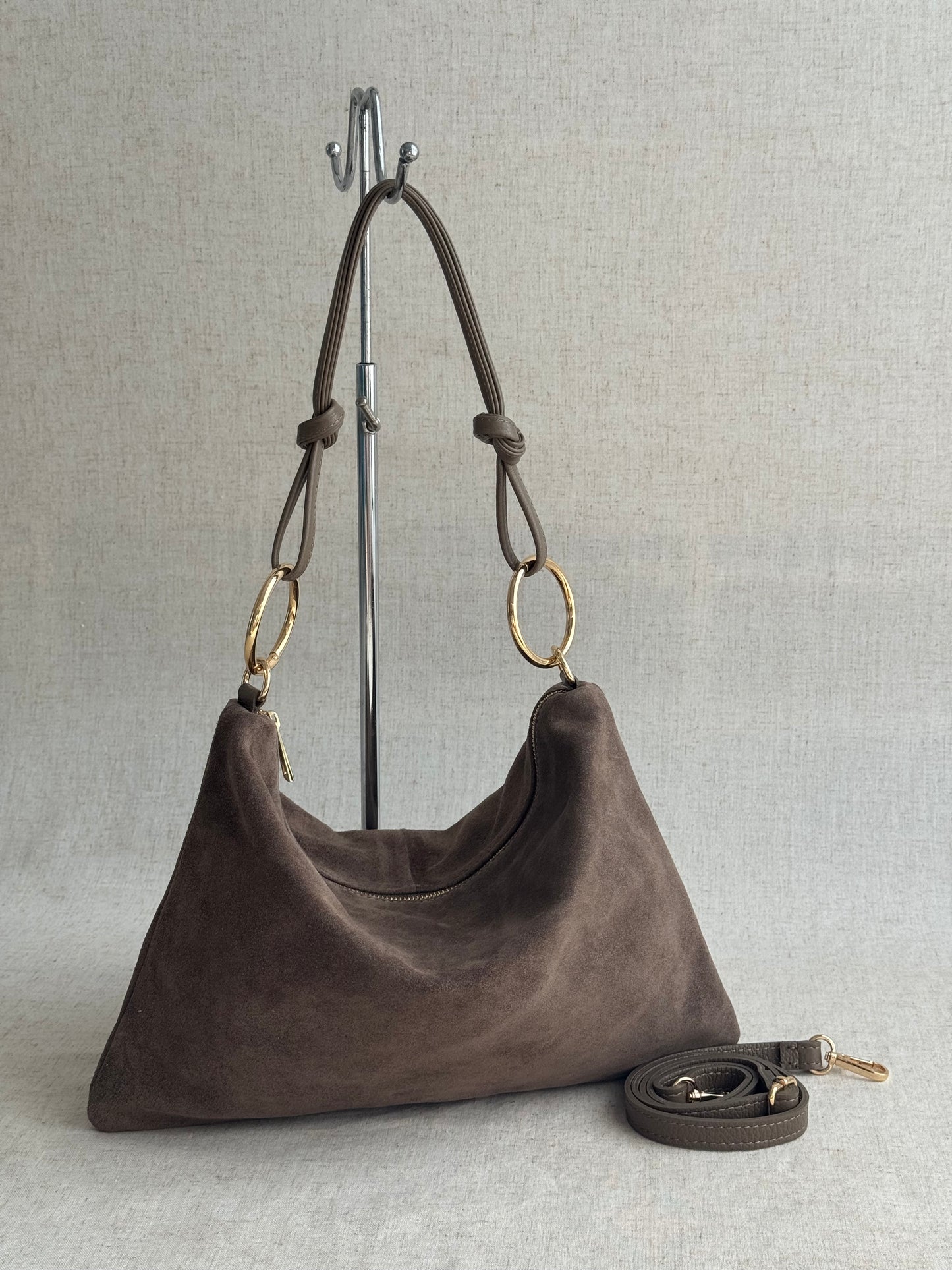 Borsa a spalla Agata camoscio - misura grande, con tracolla lunga