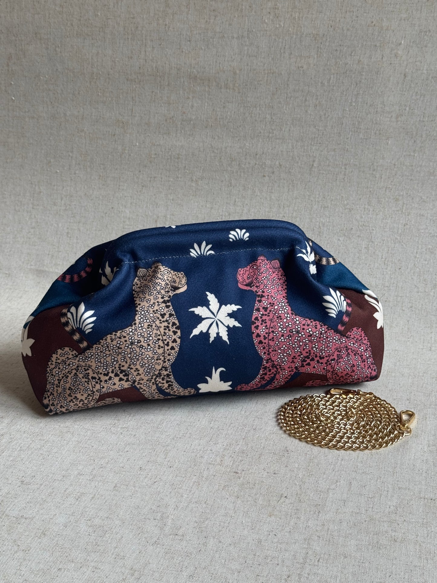 pochette Sicilia - stampa leopardi, con tracolla in catena