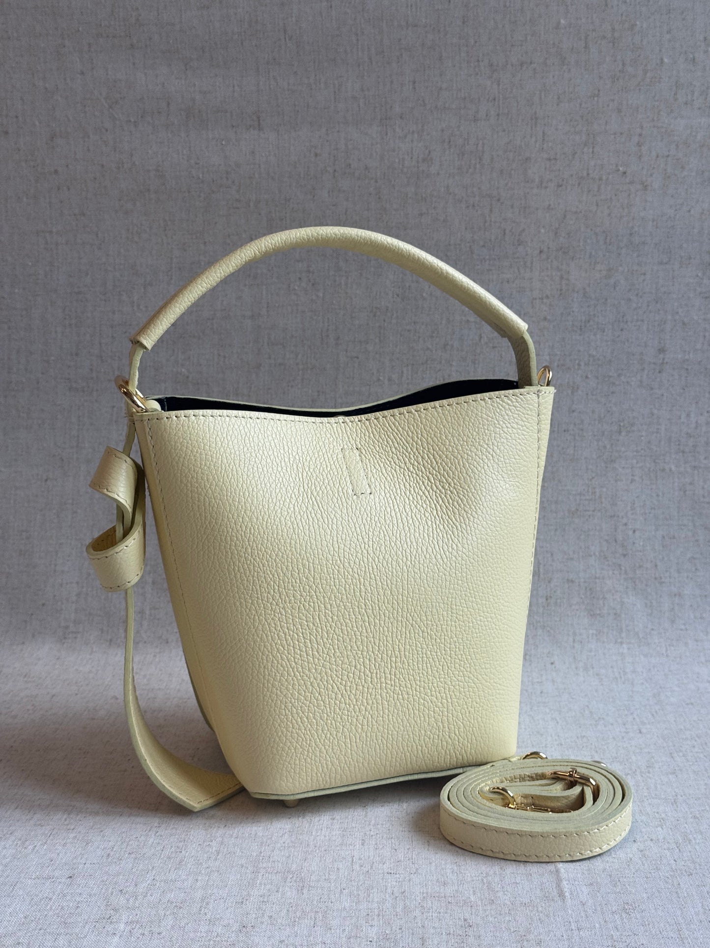 Borsa secchiello Vittoria - con tracolla lunga e pochette