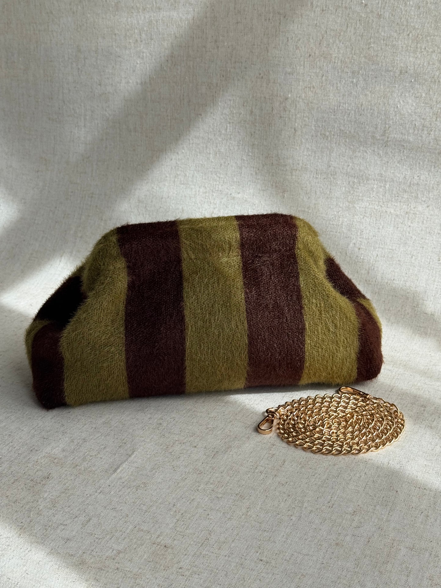 Pochette Sicilia - effetto mohair, con tracolla in catena