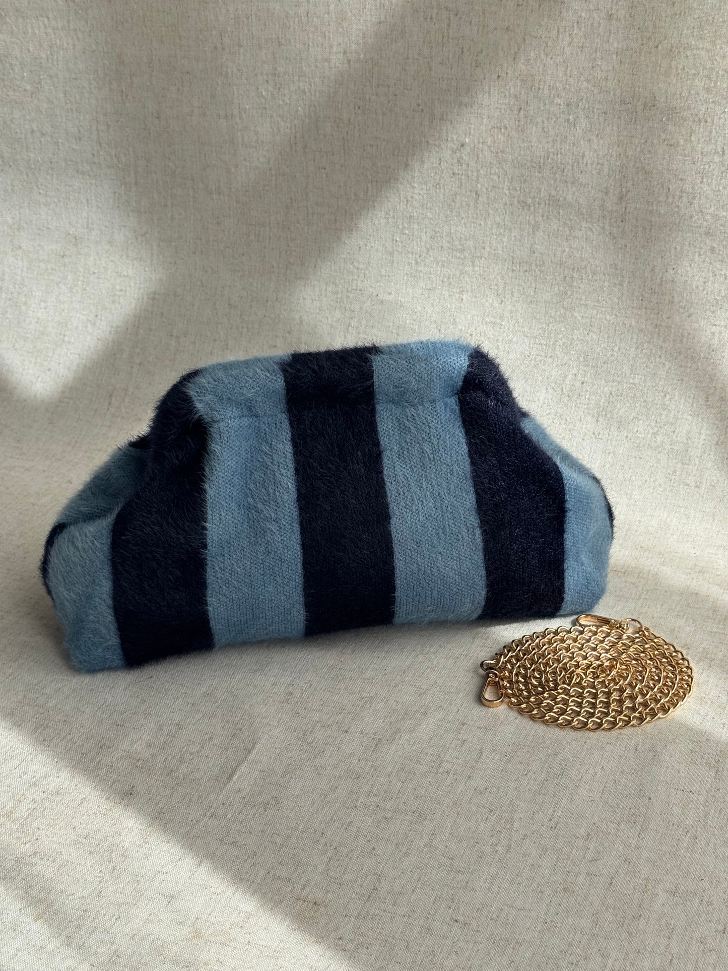 Pochette Sicilia - effetto mohair, con tracolla in catena