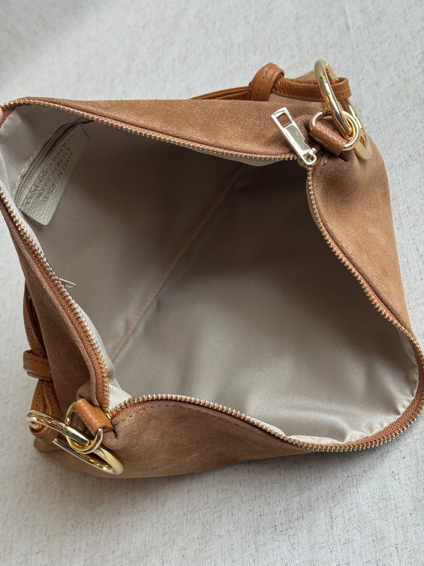 Borsa a spalla Agata camoscio - misura grande, con tracolla lunga