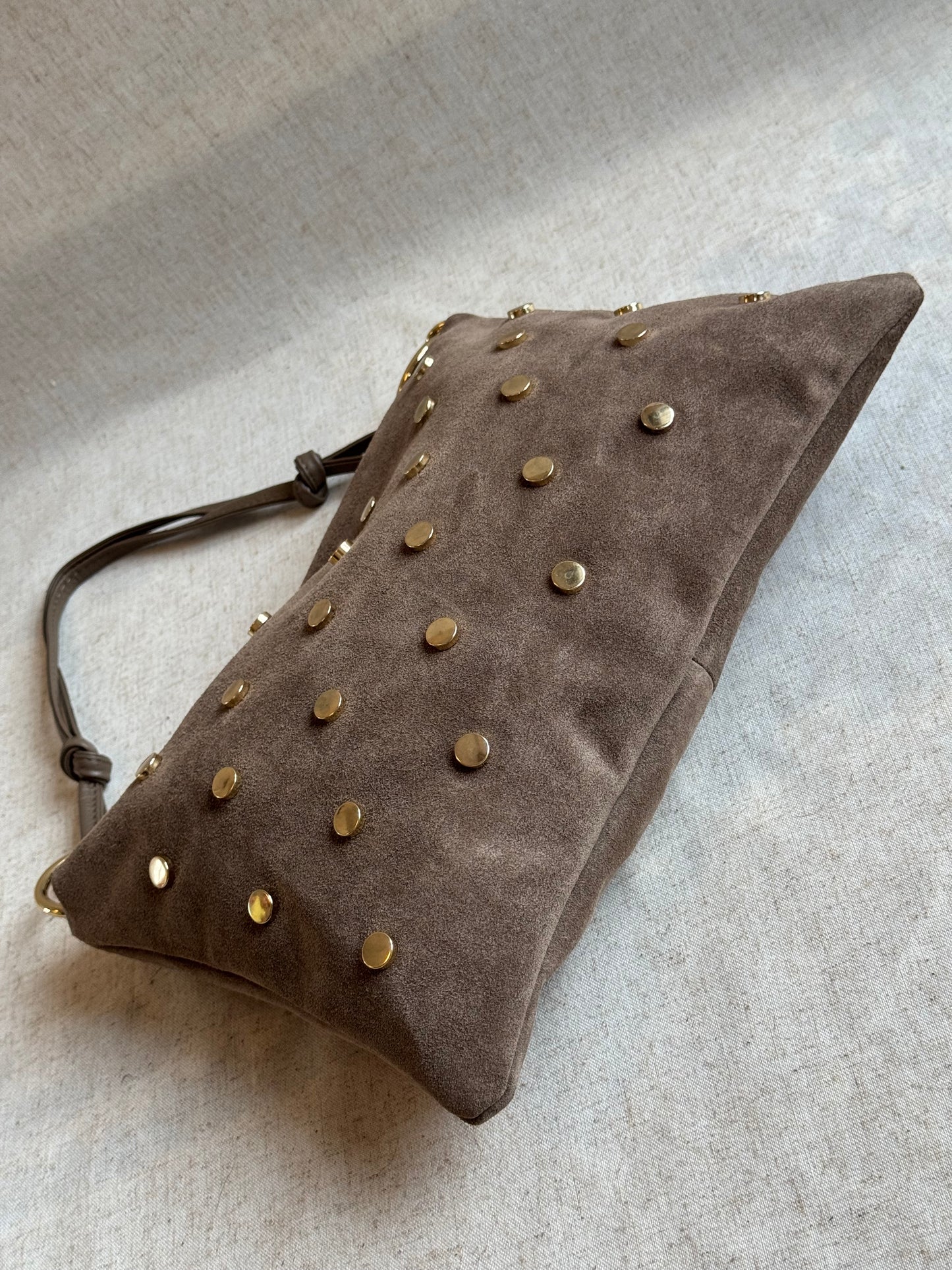 Borsa a spalla Agata - borchie, misura grande, con tracolla lunga