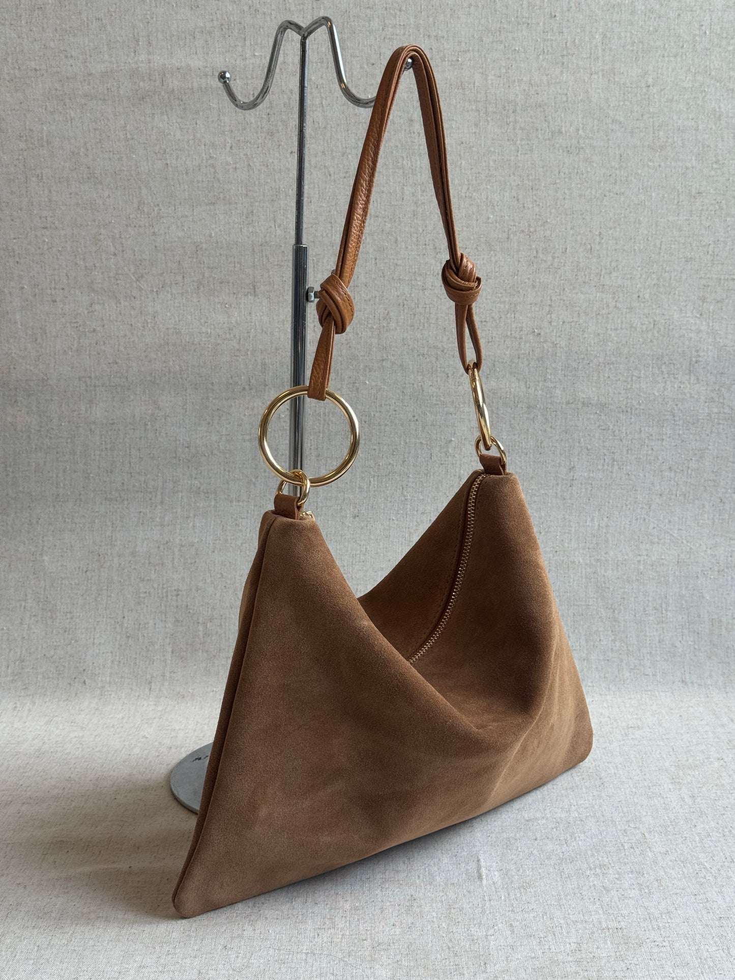 Borsa a spalla Agata camoscio - misura grande, con tracolla lunga